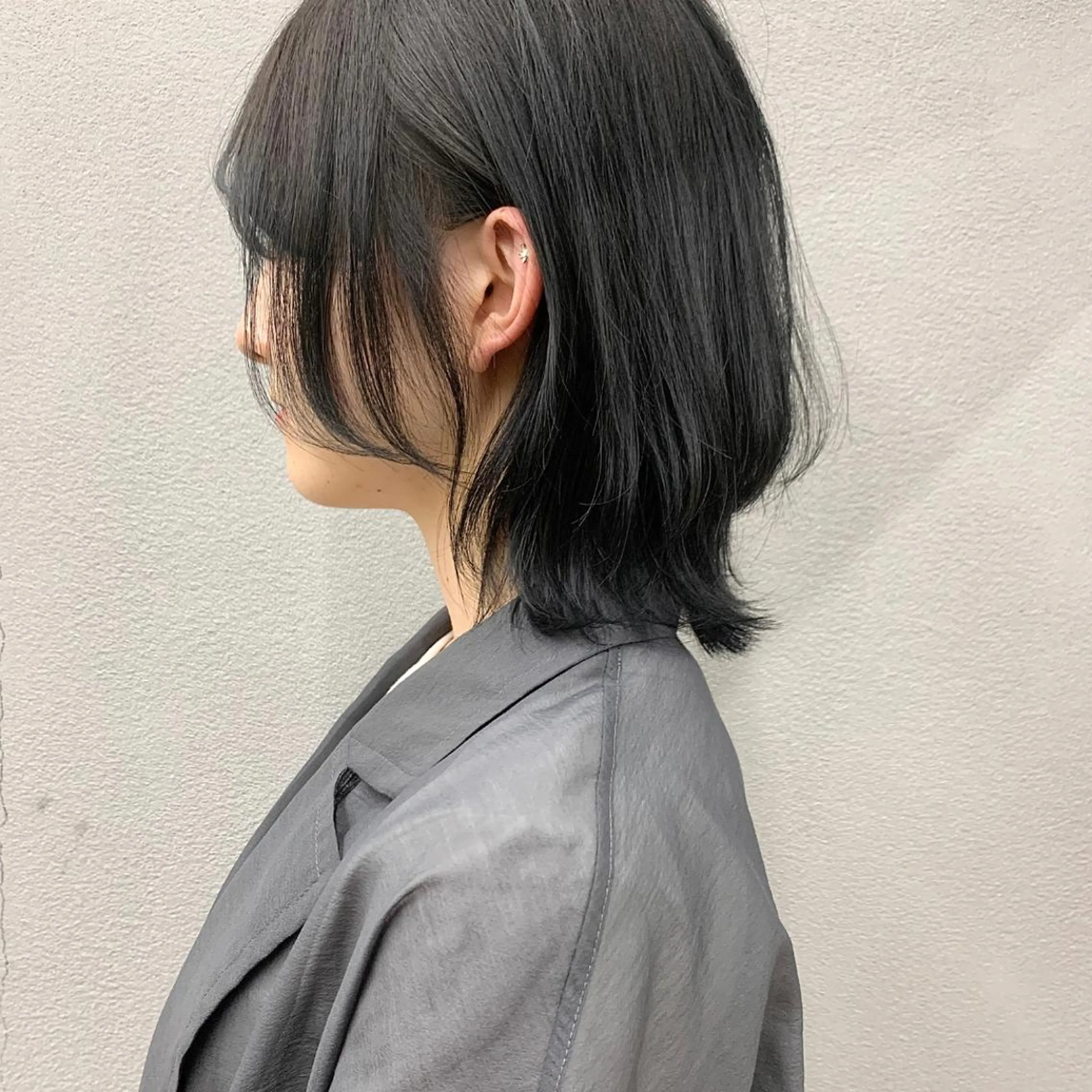 ショート カラー 黒髪 ブルーカラー ブルーブラック ボブ ウルフカット カット ヘアカラー トリートメント お顔まわりカット🌱 emo.村松泉綺のヘアスタイル