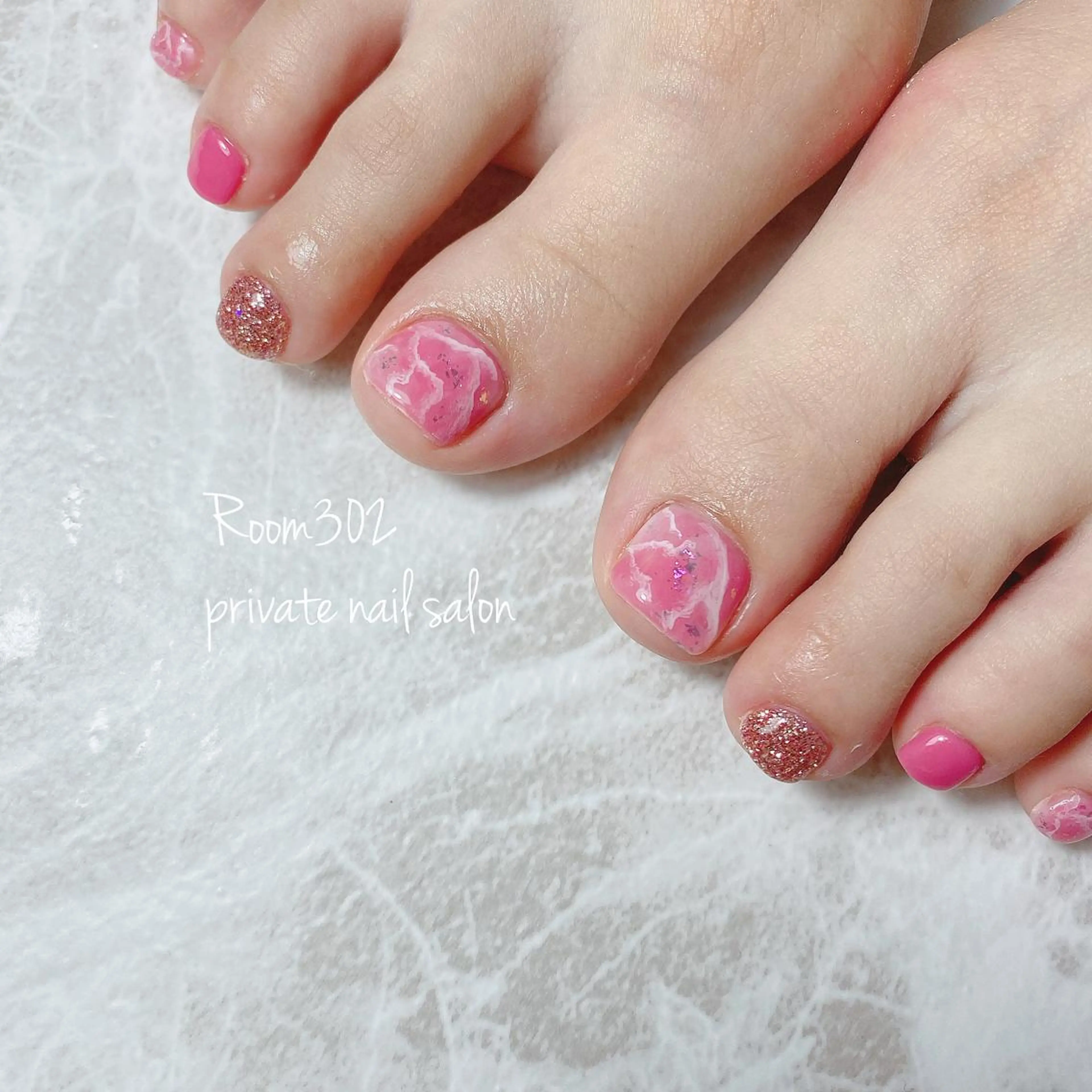 ネイル ピンク フットネイル Room 302のネイルデザイン