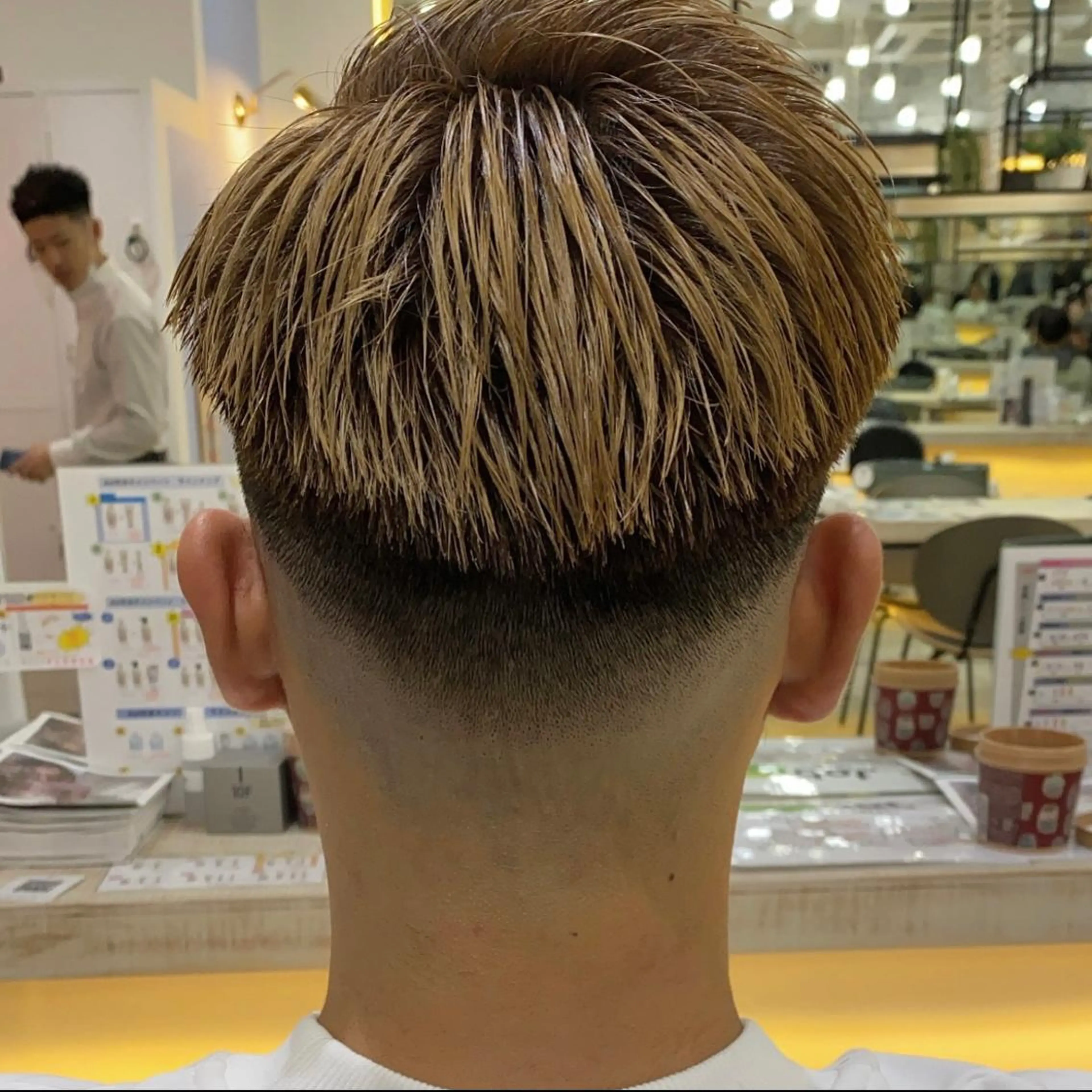 ショート カラー メンズ CLUTCH天王寺 西藤遥河のヘアスタイル