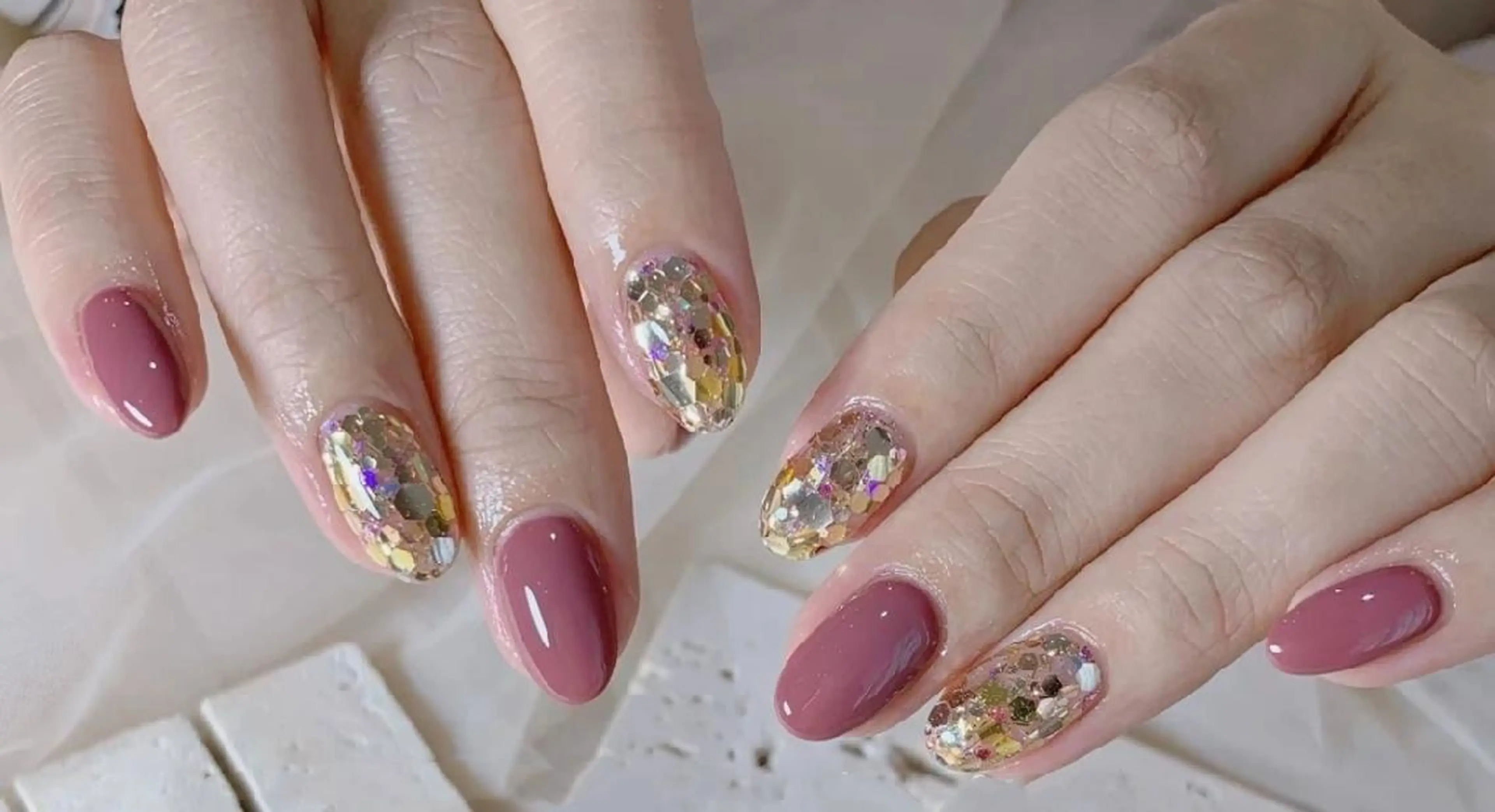 ネイル ホログラムネイル ネイリストゆか💅 長さだし、深爪矯正のネイルデザイン