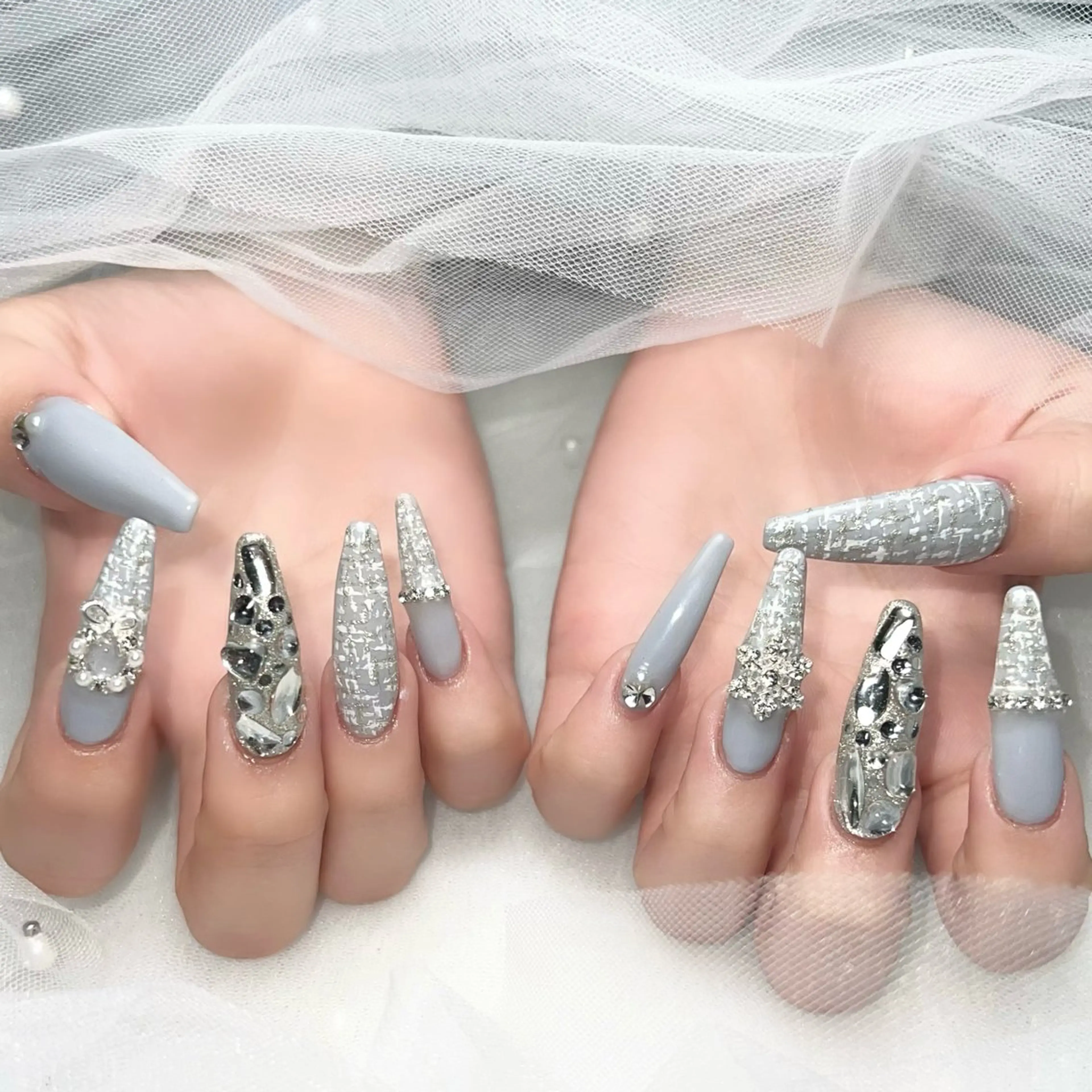 ネイル Y u a n🤍 pas á pasのネイルデザイン