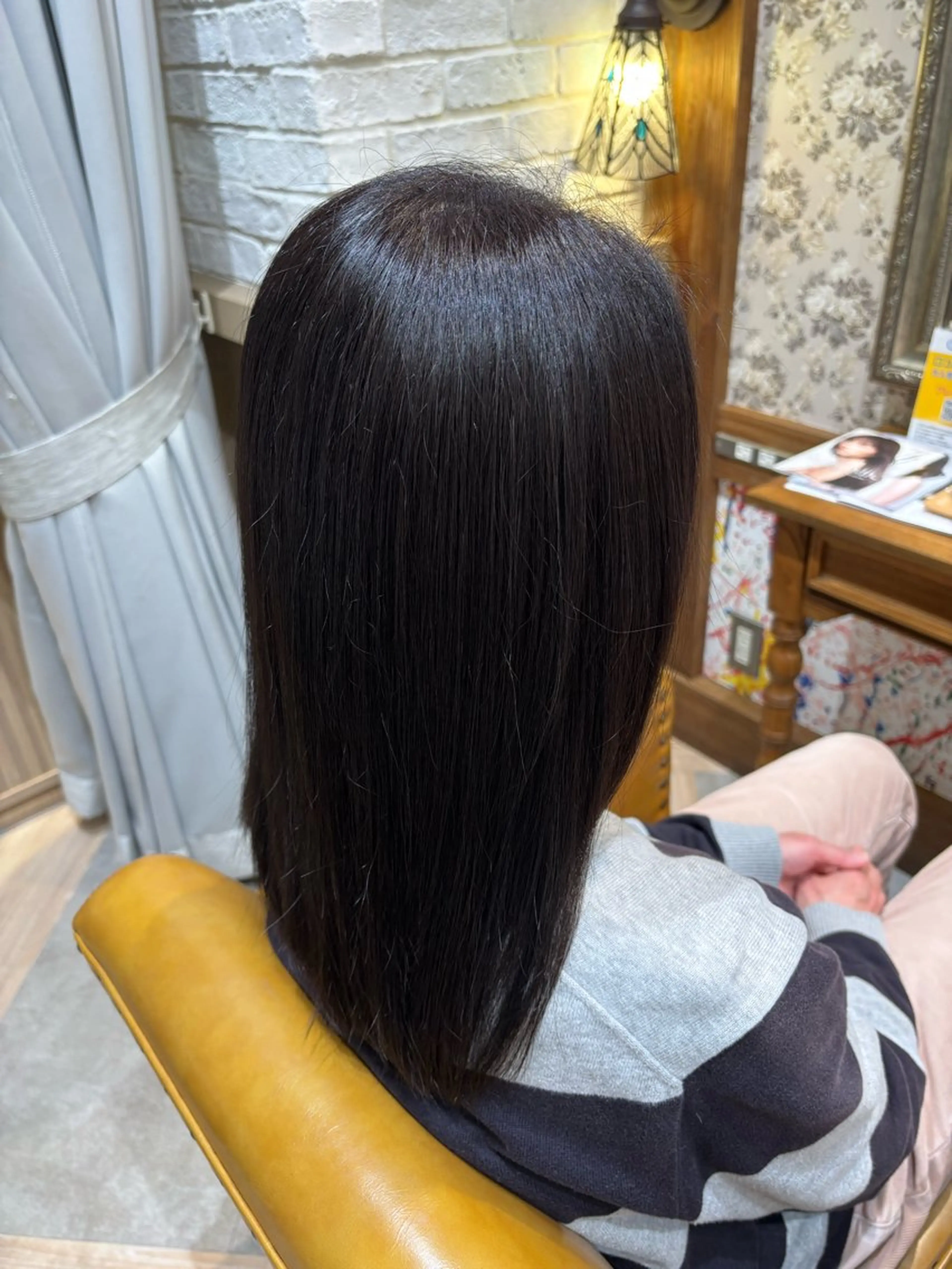 ミディアム カラー 嶌﨑 葵衣のヘアスタイル