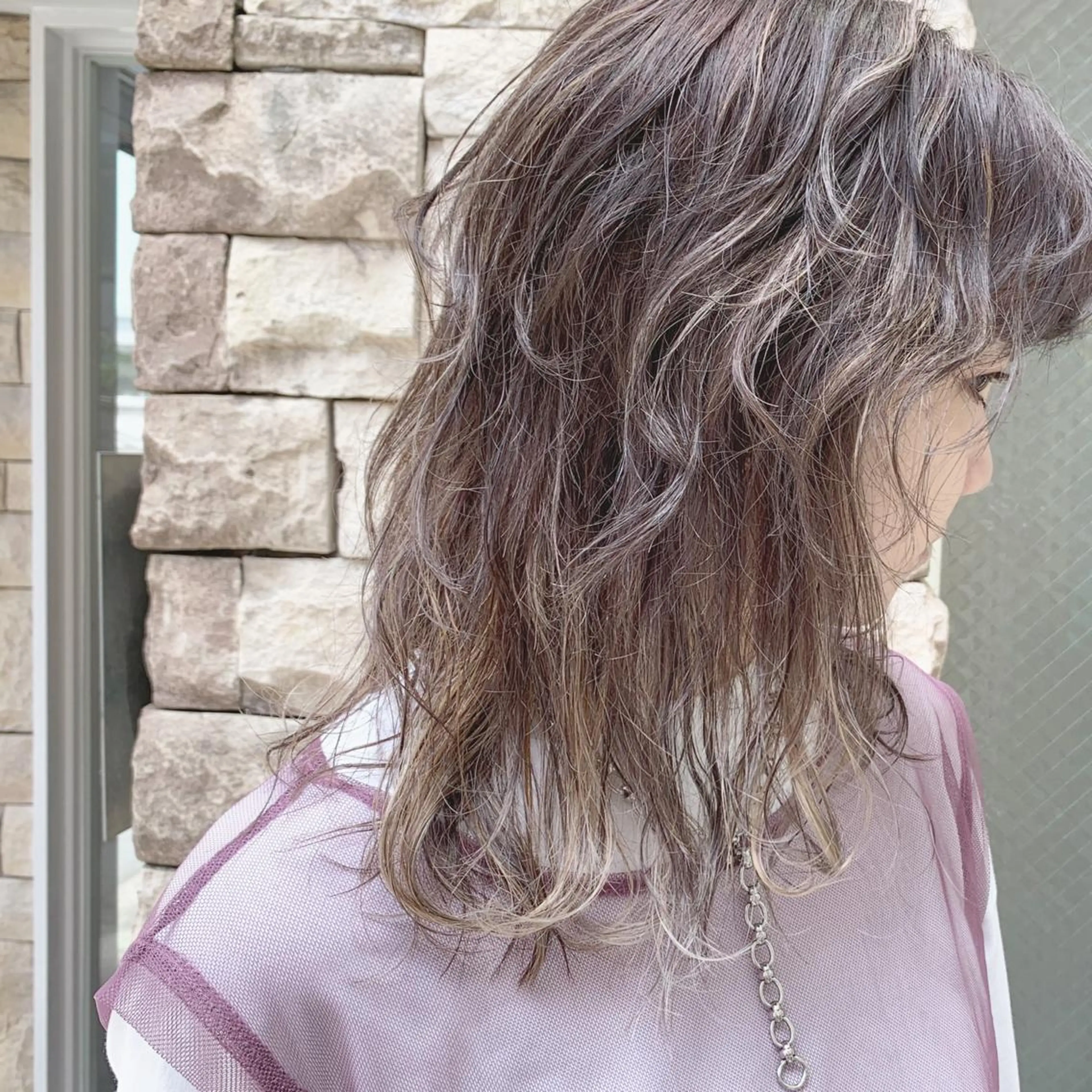 ミディアム カラー ハイライトカラー ハイライト ウルフカット EMANON天神所属・Hitomi Ezakiのヘアスタイル