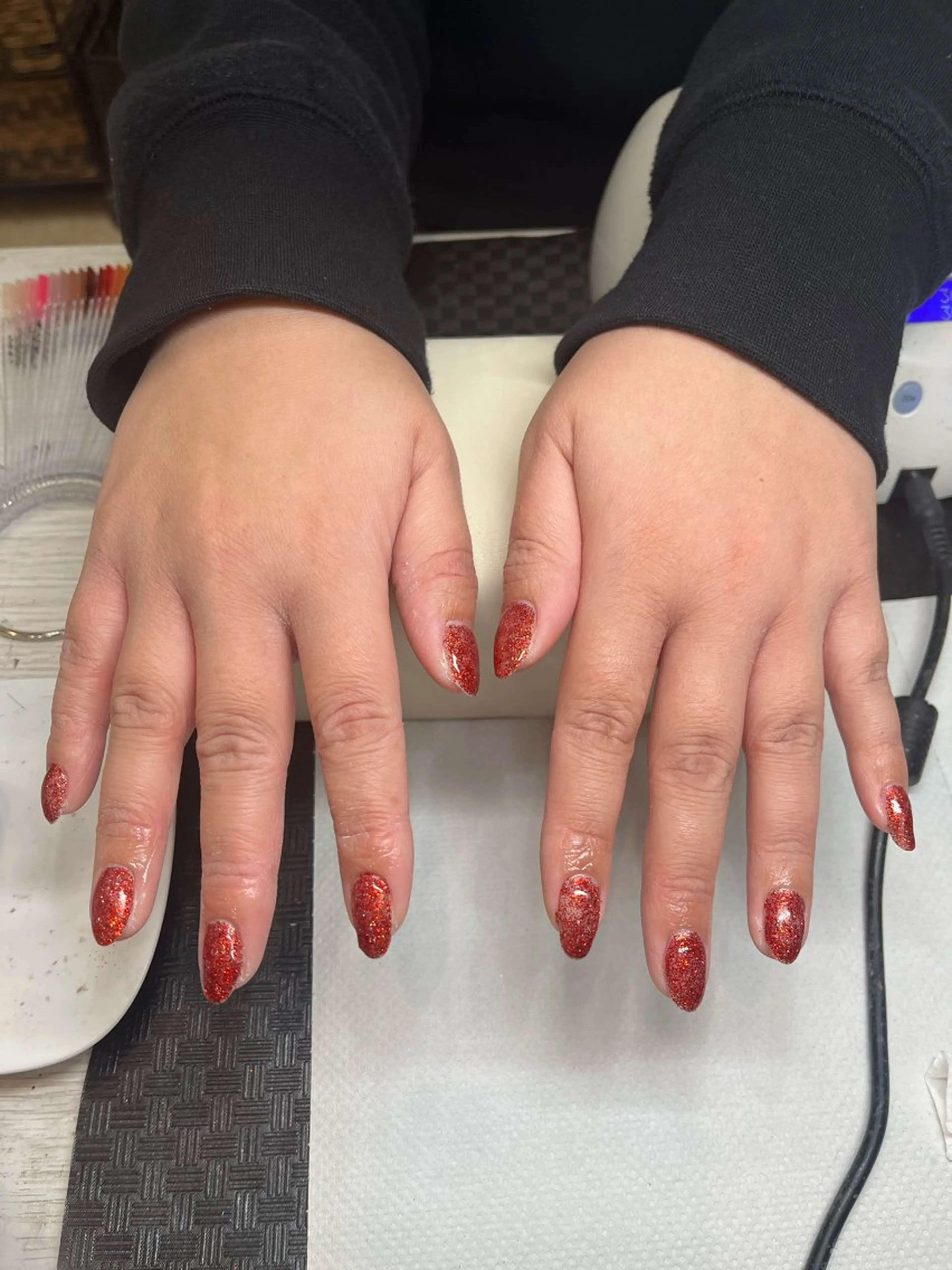 ネイル キラキラネイル ラメ(グリッター) 赤色 ハンドネイル 三宮 真琴のネイルデザイン