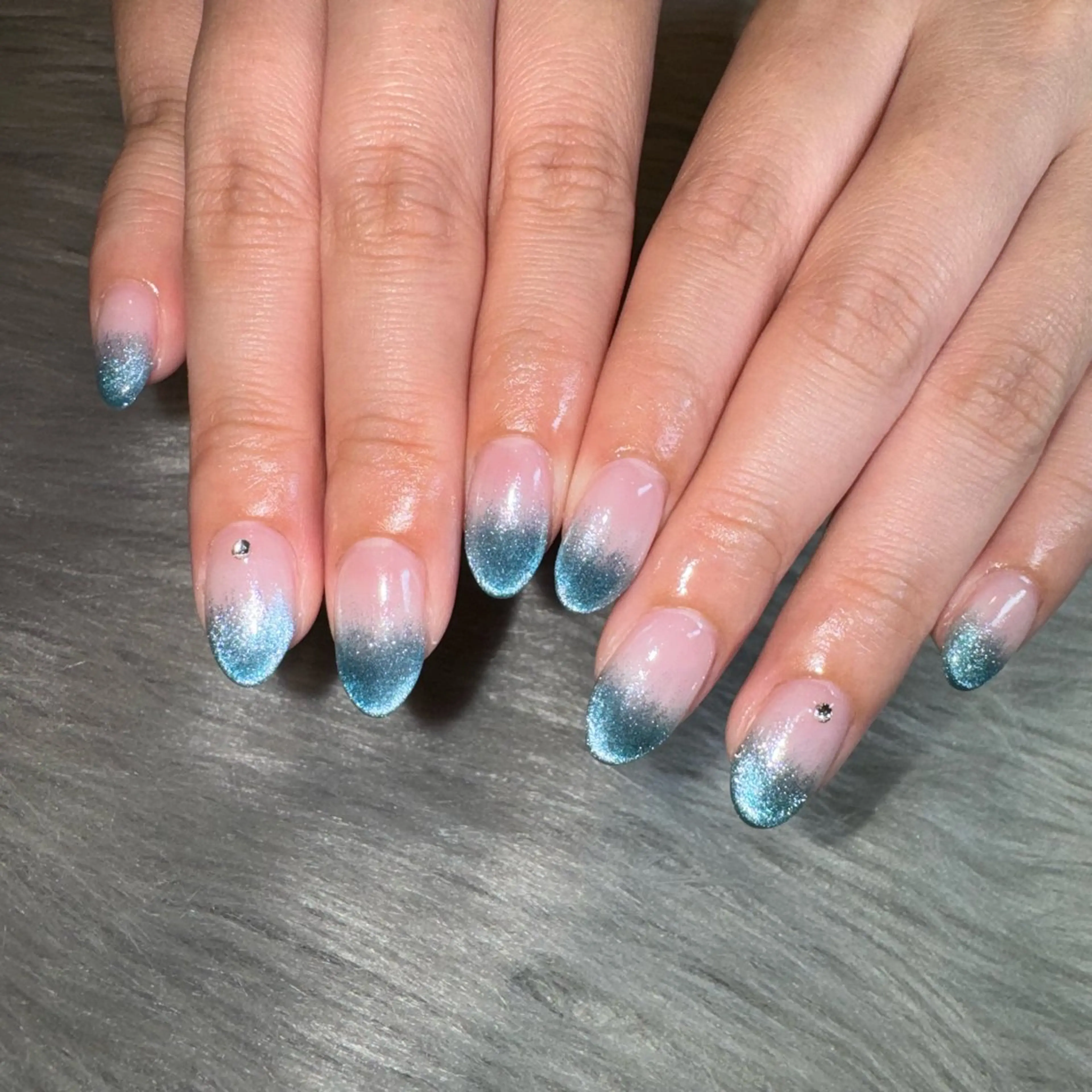 ネイル グラデーション マグネットネイル EARTH守谷店所属・🩶EARTH守谷店 YURA🦋のネイルデザイン