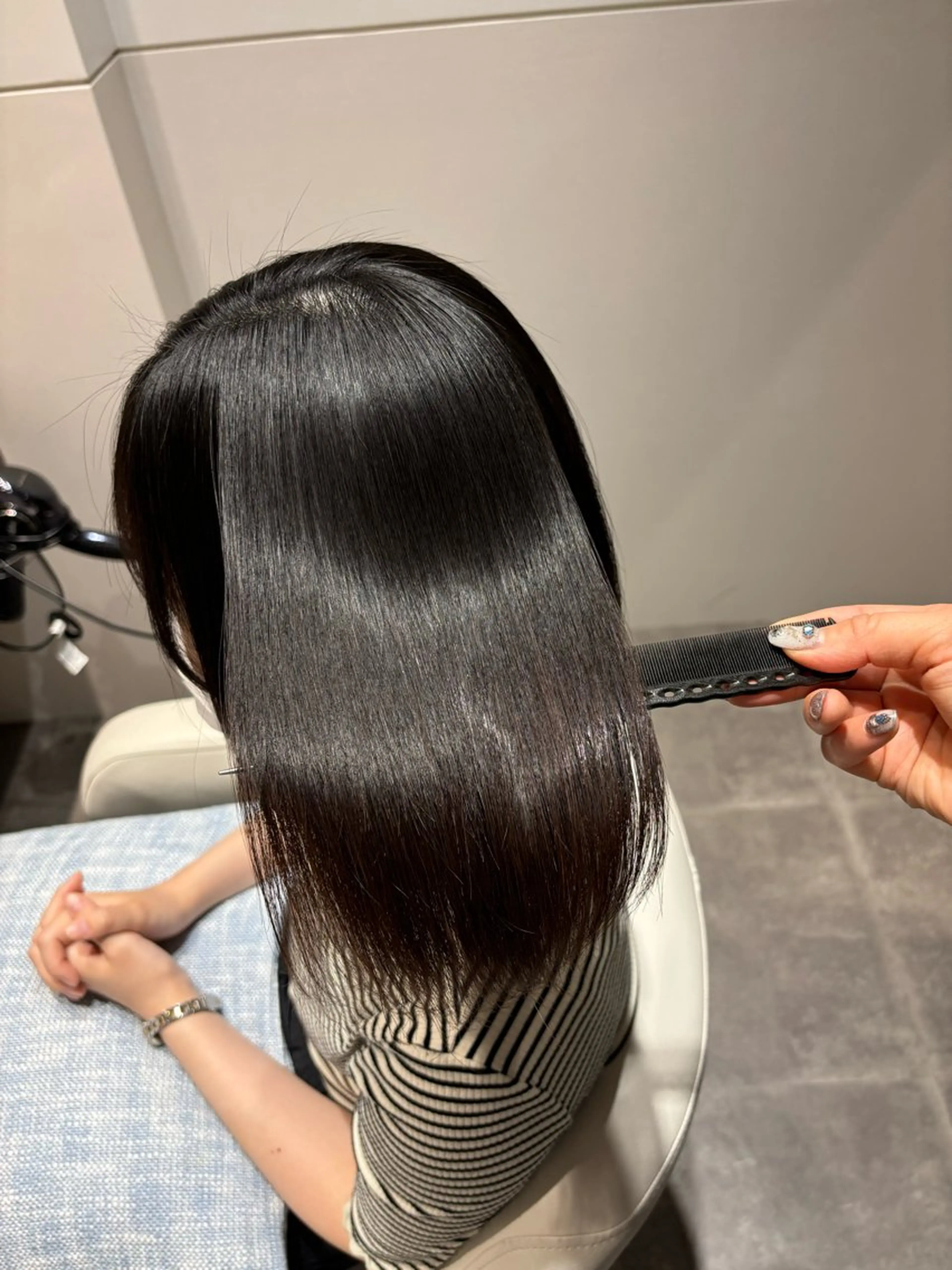 ミディアム カット 縮毛矯正 トリートメント 髪質改善 🤍erikaのヘアスタイル