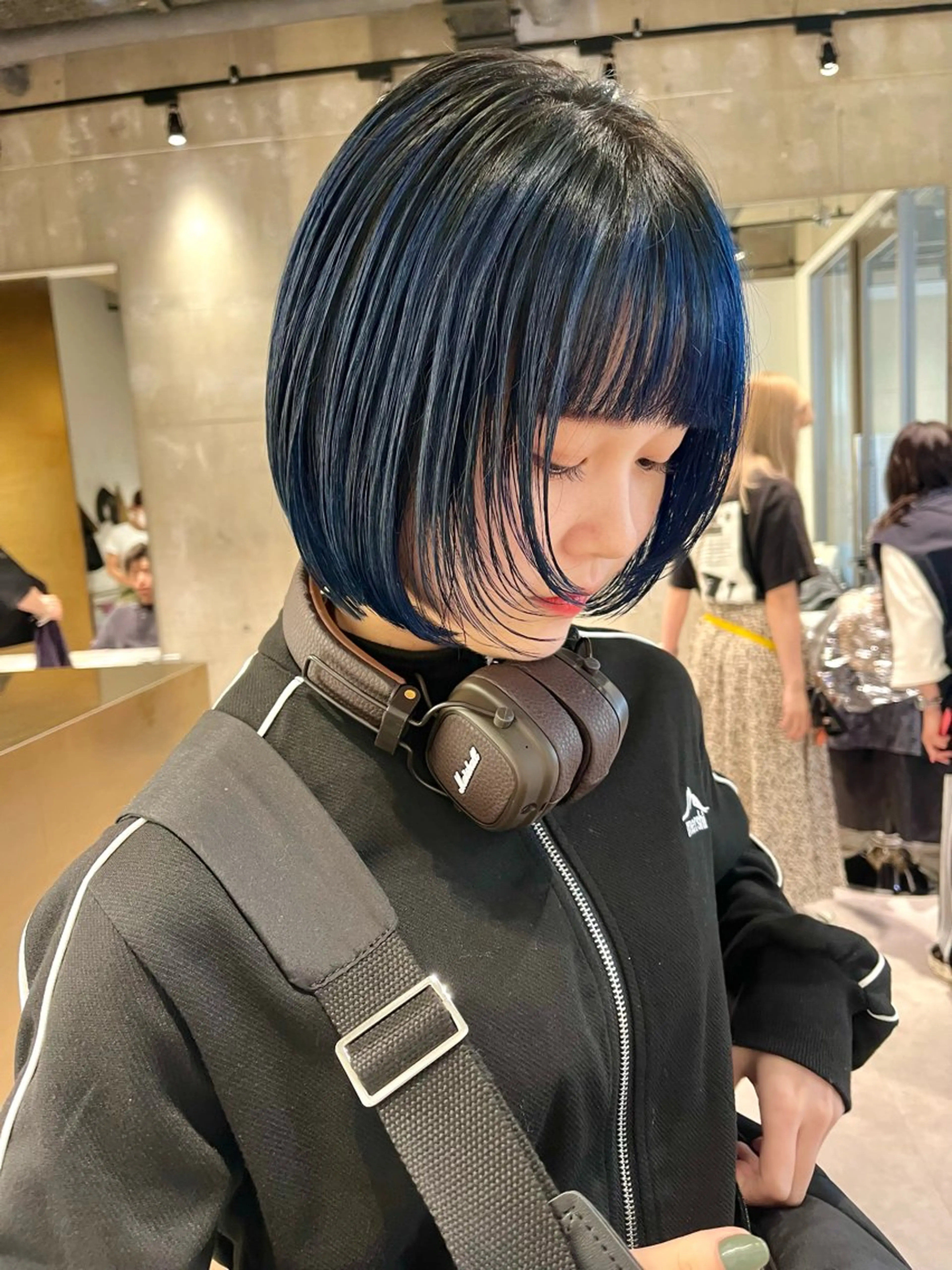 ショート カラー ブルーカラー ブルージュ iLi所属・iLi 《イリ》のヘアスタイル