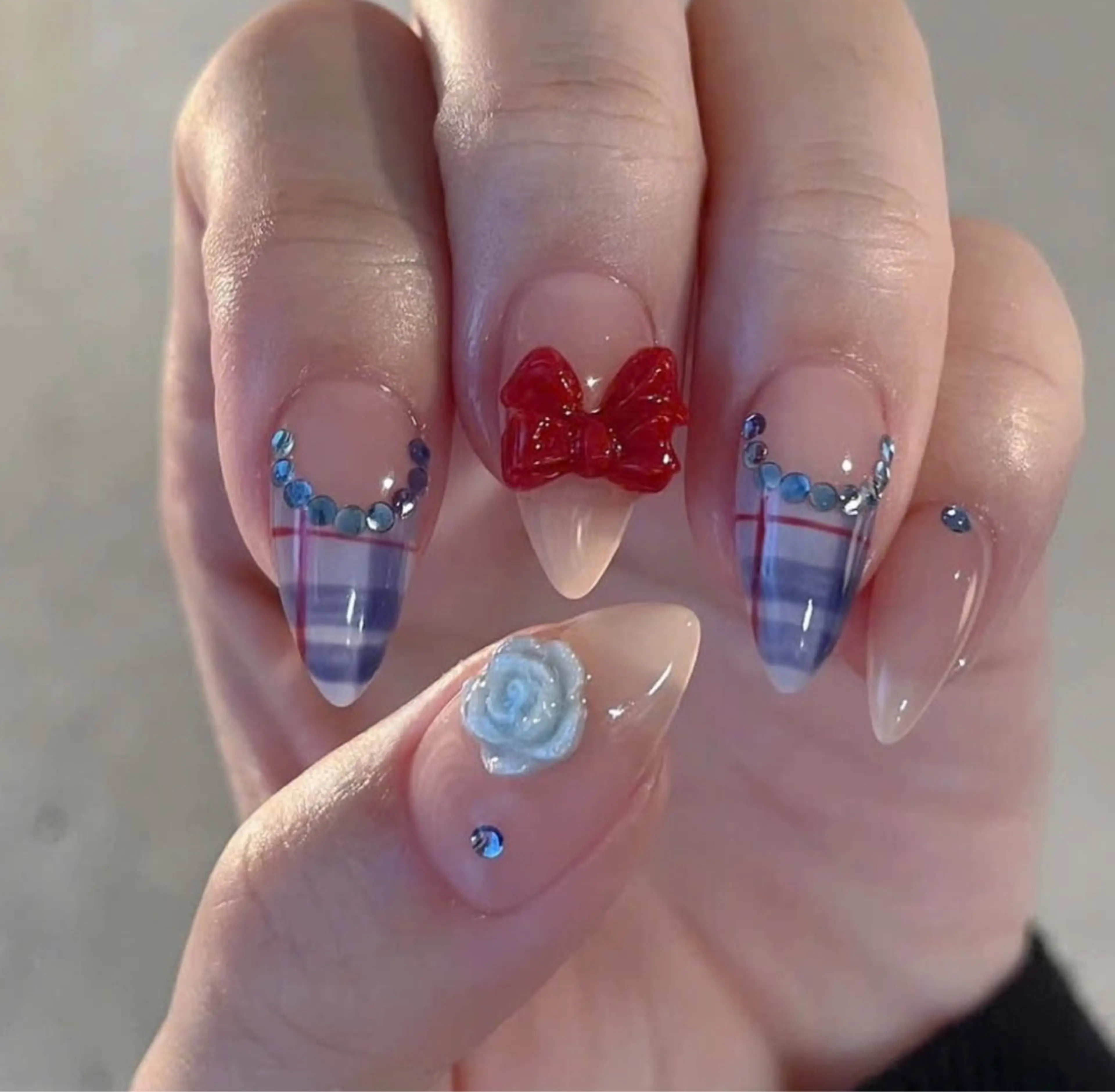 ネイル アニマル柄 オーロラネイル チークネイル フラッシュネイル ジェルネイル ハンドネイル Lyna Nail のネイルデザイン