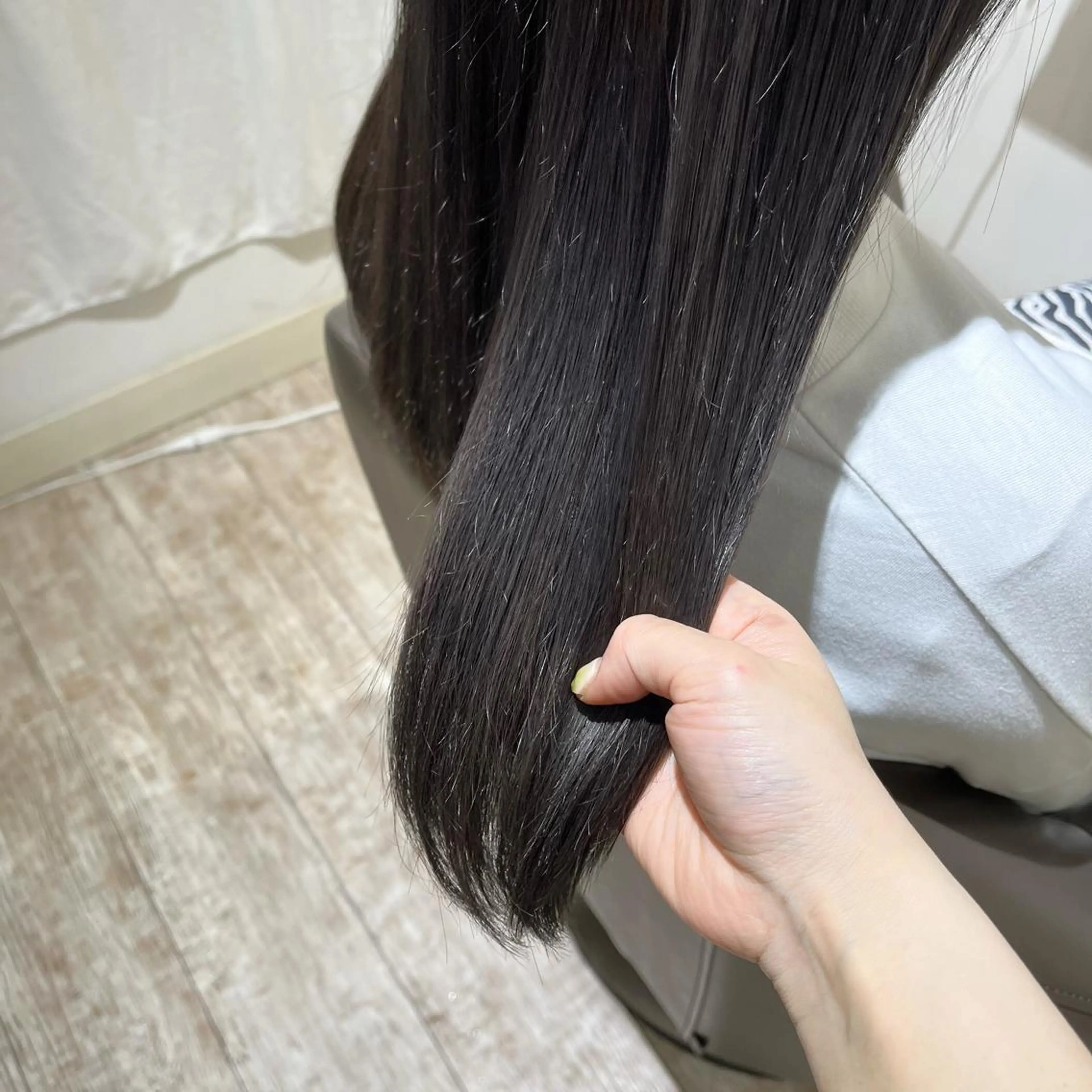 セミロング 西垣 佳苗のヘアスタイル