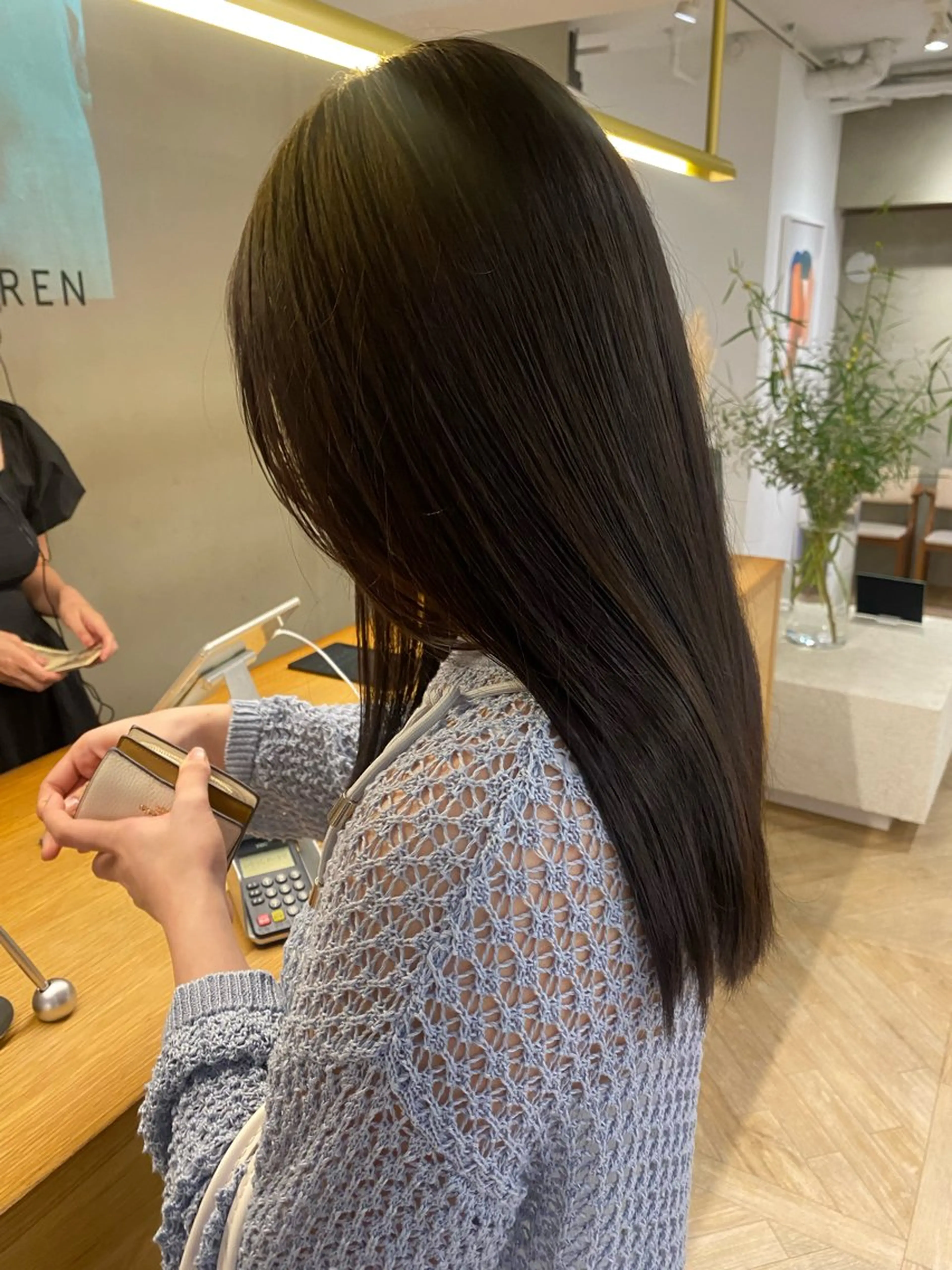 ミディアム カラー ベージュカラー ブリーチ ケアブリーチ ダブルカラー イヤリングカラー センターパート 田形清流のヘアスタイル