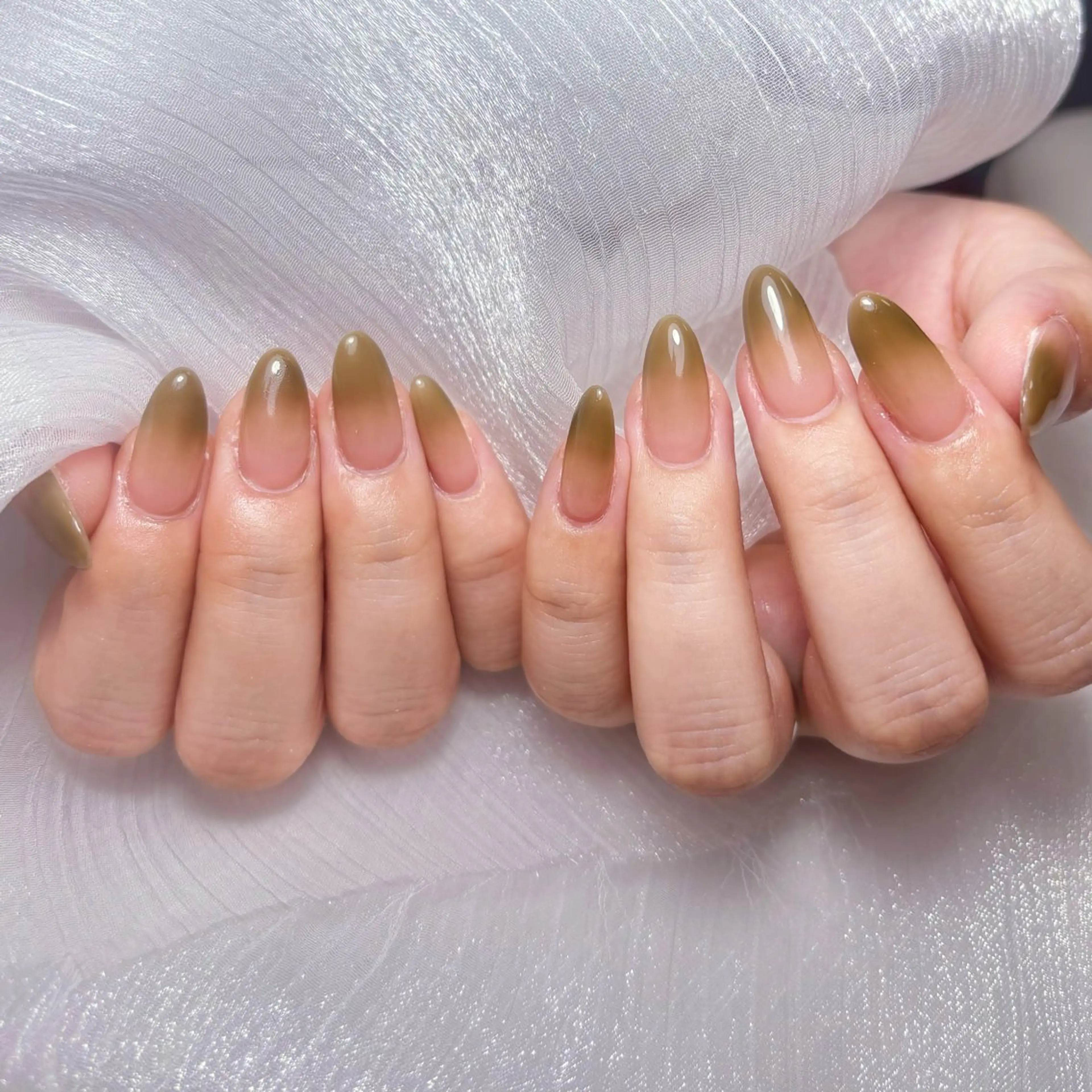 ネイル アートネイル オーロラネイル ガーリー キラキラネイル 韓国ネイル ハンドネイル yu ri 🌹のネイルデザイン