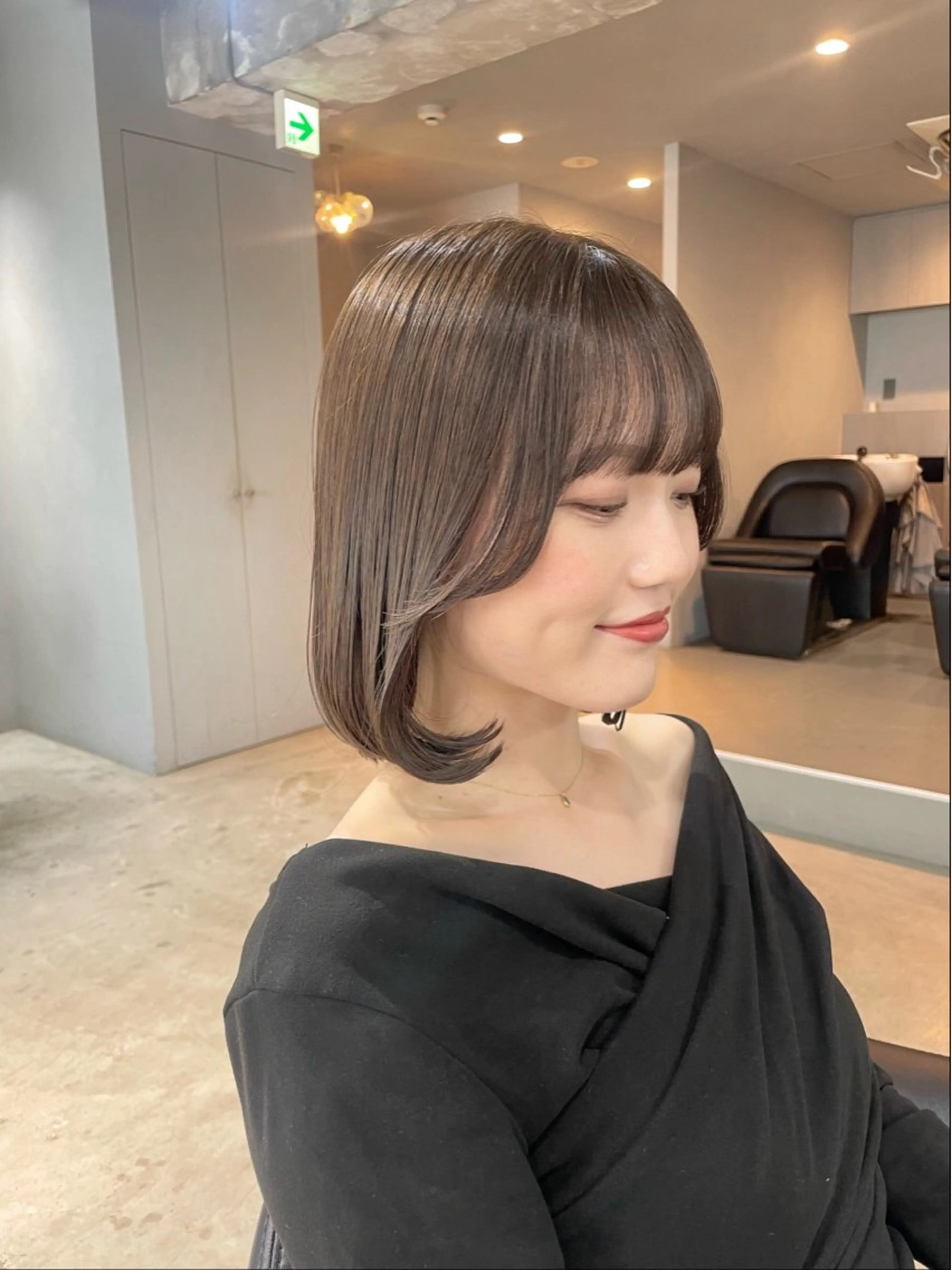 ショート カラー ベージュカラー ブラウンカラー ブラウンベージュ 透明感カラー ヘアカラー トリートメント 【arc】Ruri コテ巻き風パーマのヘアスタイル