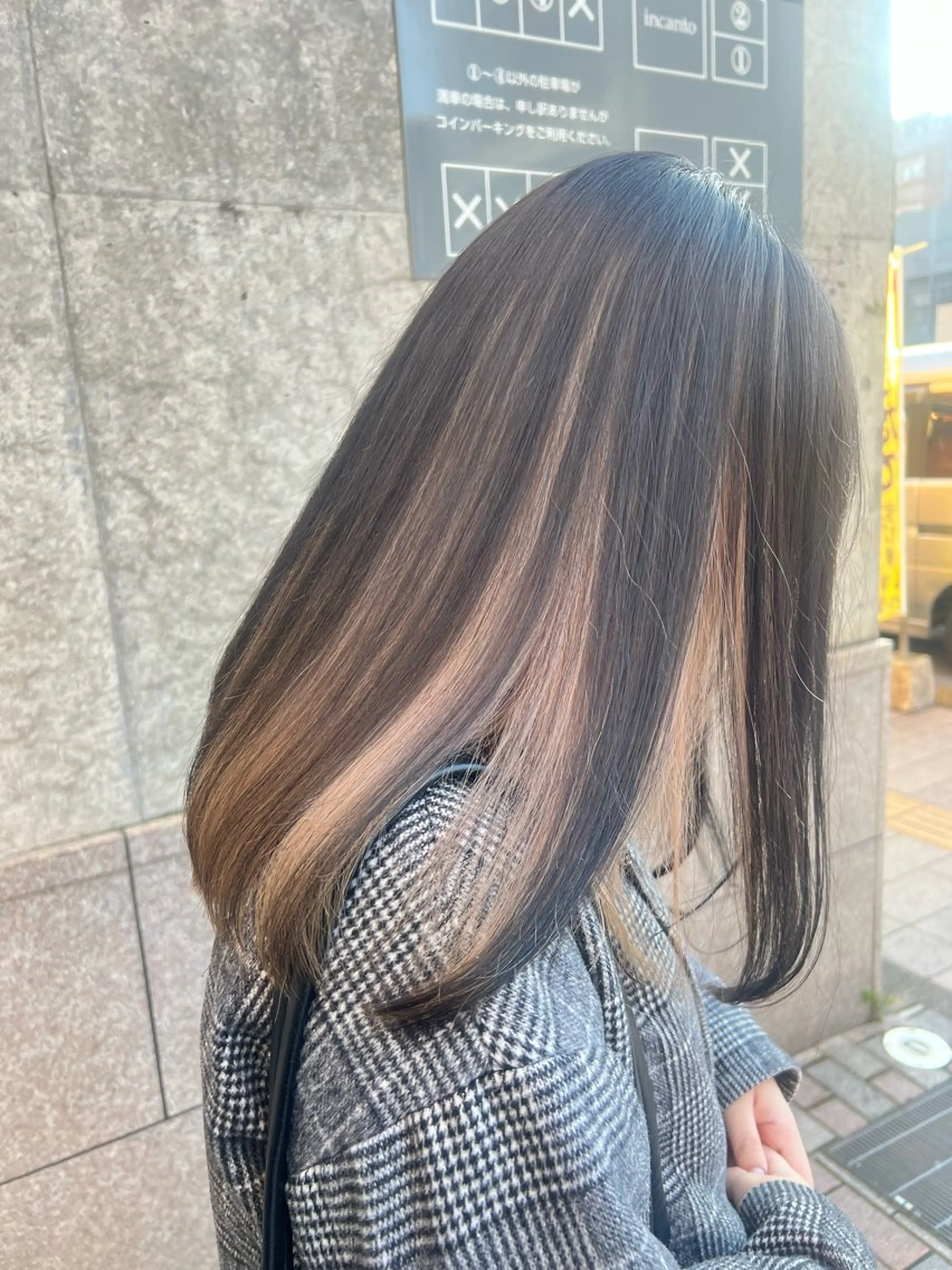 セミロング カラー ブリーチ ハイトーンカラー インナーカラー incanto by hands所属・鹿児島美容室 NATSUKIのヘアスタイル