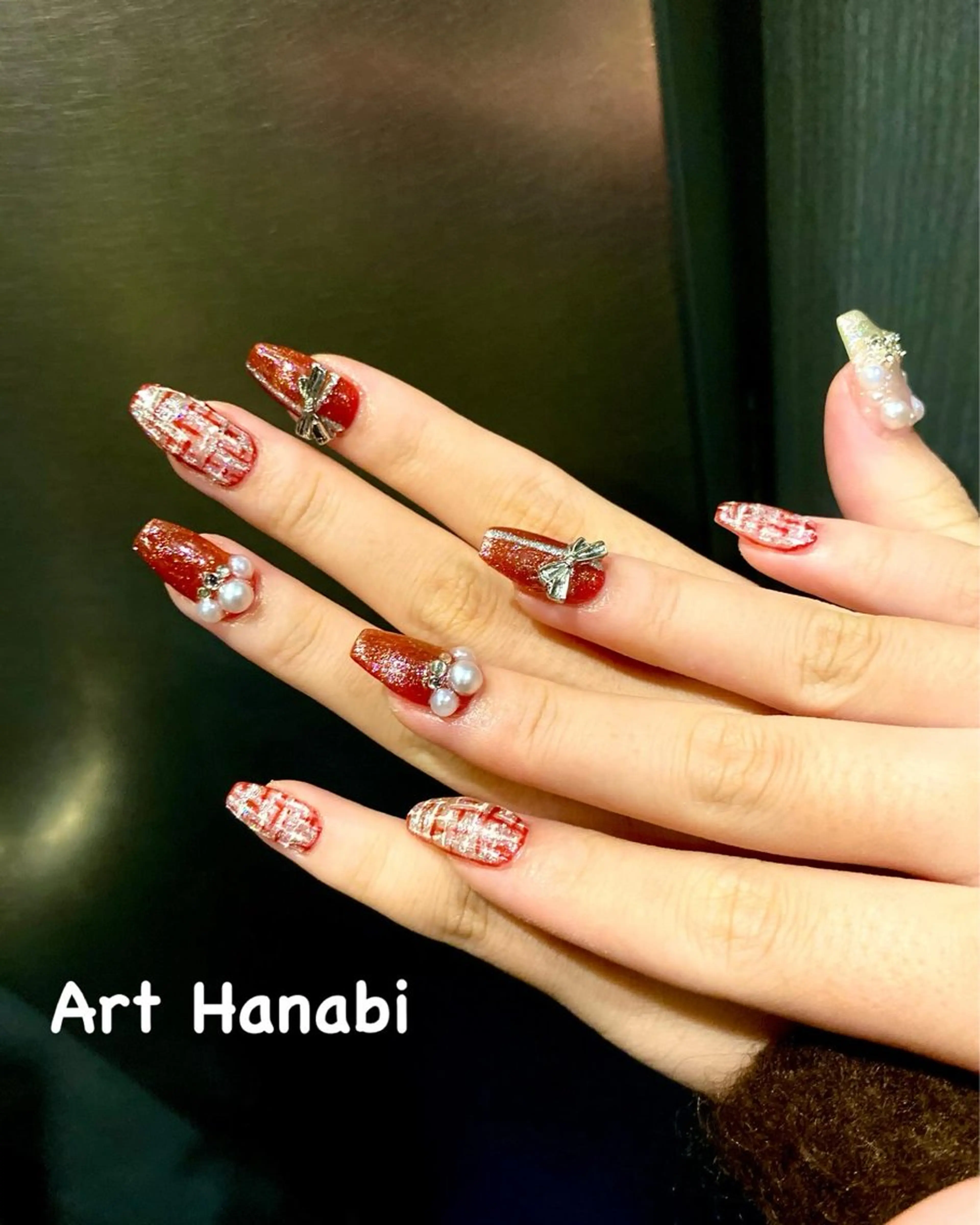 ネイル ボルドー リボン ツイードネイル 冬ネイル クリスマス ハンドネイル ハンドケア Art Hanabi所属・Art Hanabi ミリのネイルデザイン