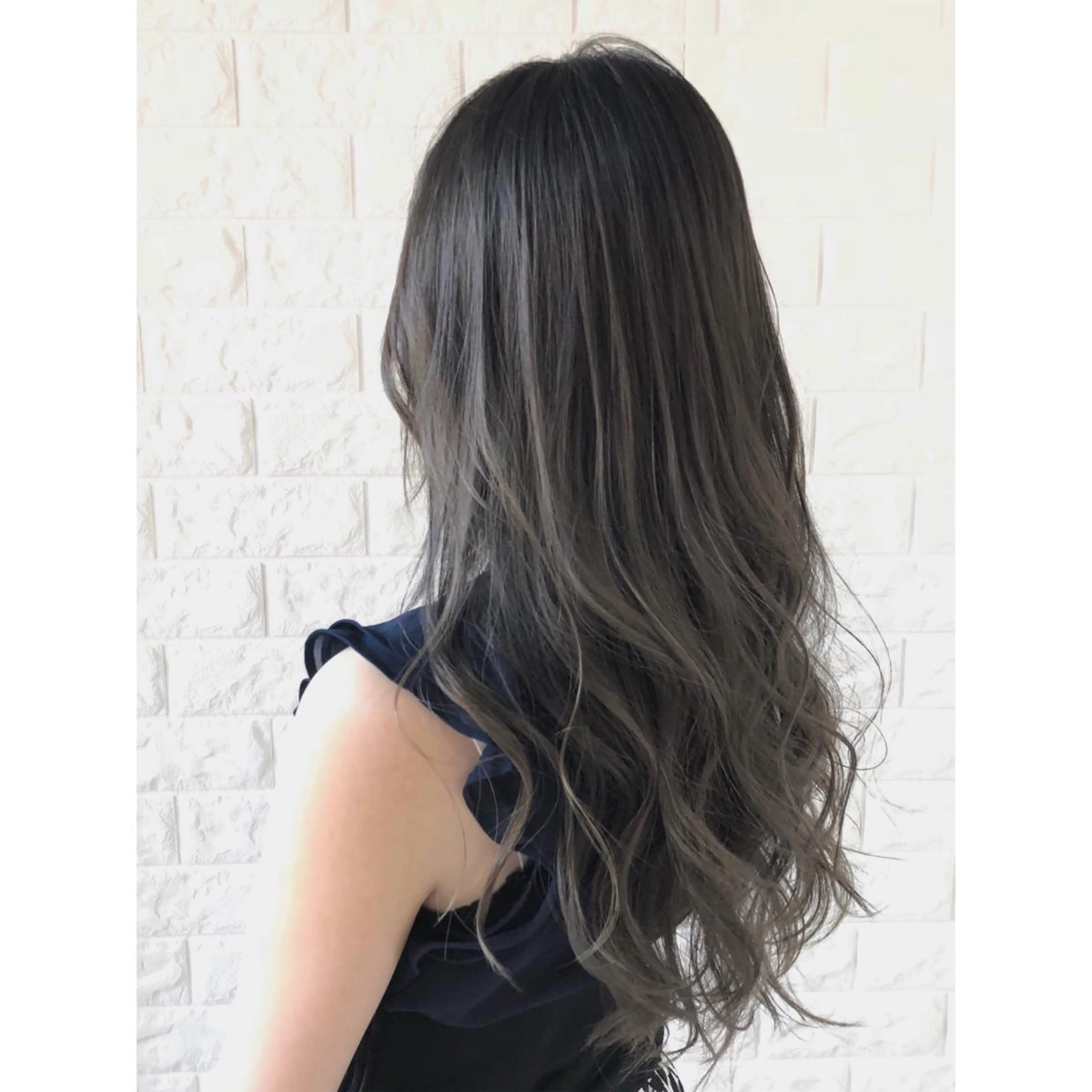 ロング カラー ブリーチ グレージュ ハイライトカラー ハイライト KIZU 髪質改善 オカルト怪談のヘアスタイル