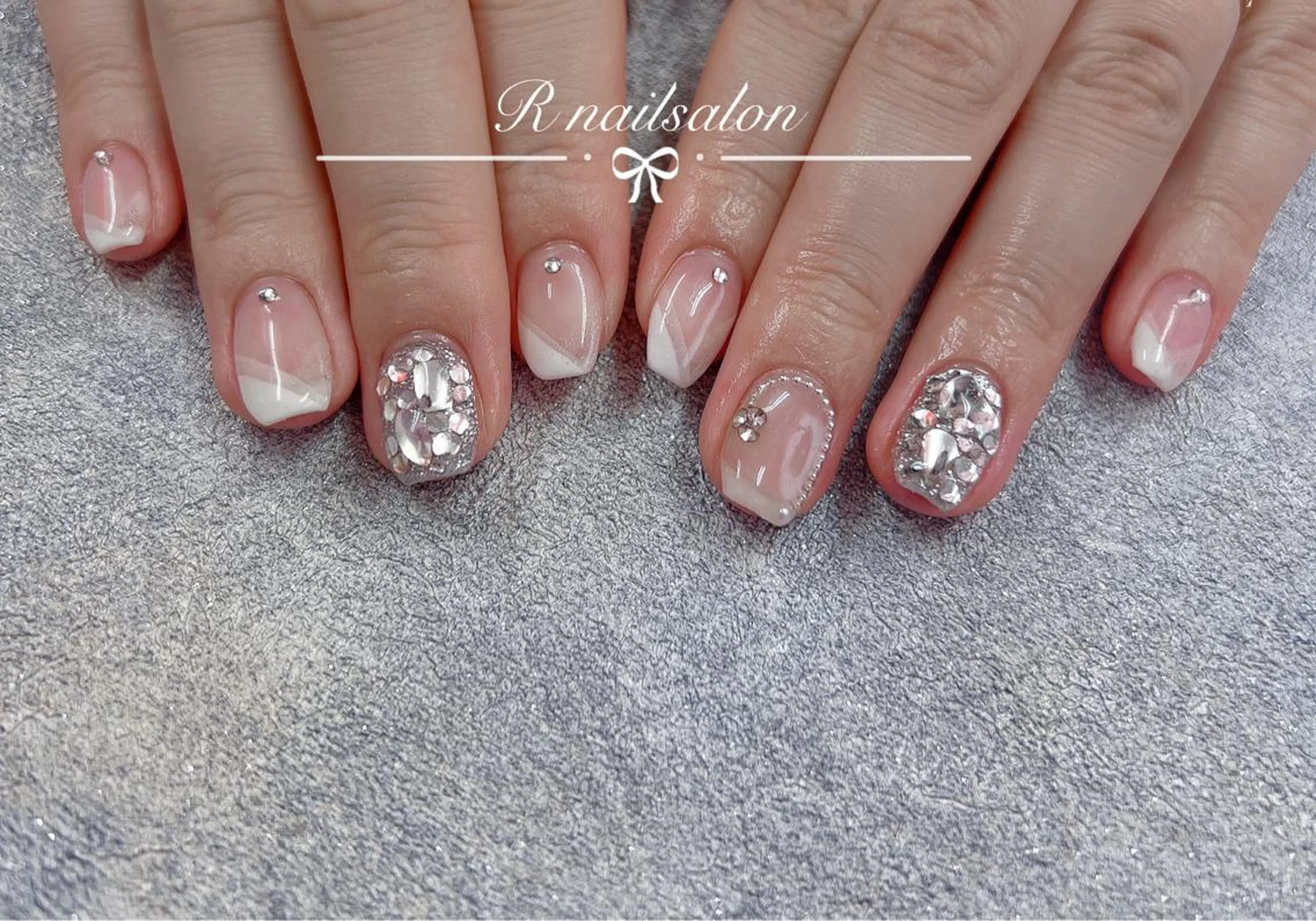 ミディアム ハンドネイル R NAILSALONのネイルデザイン