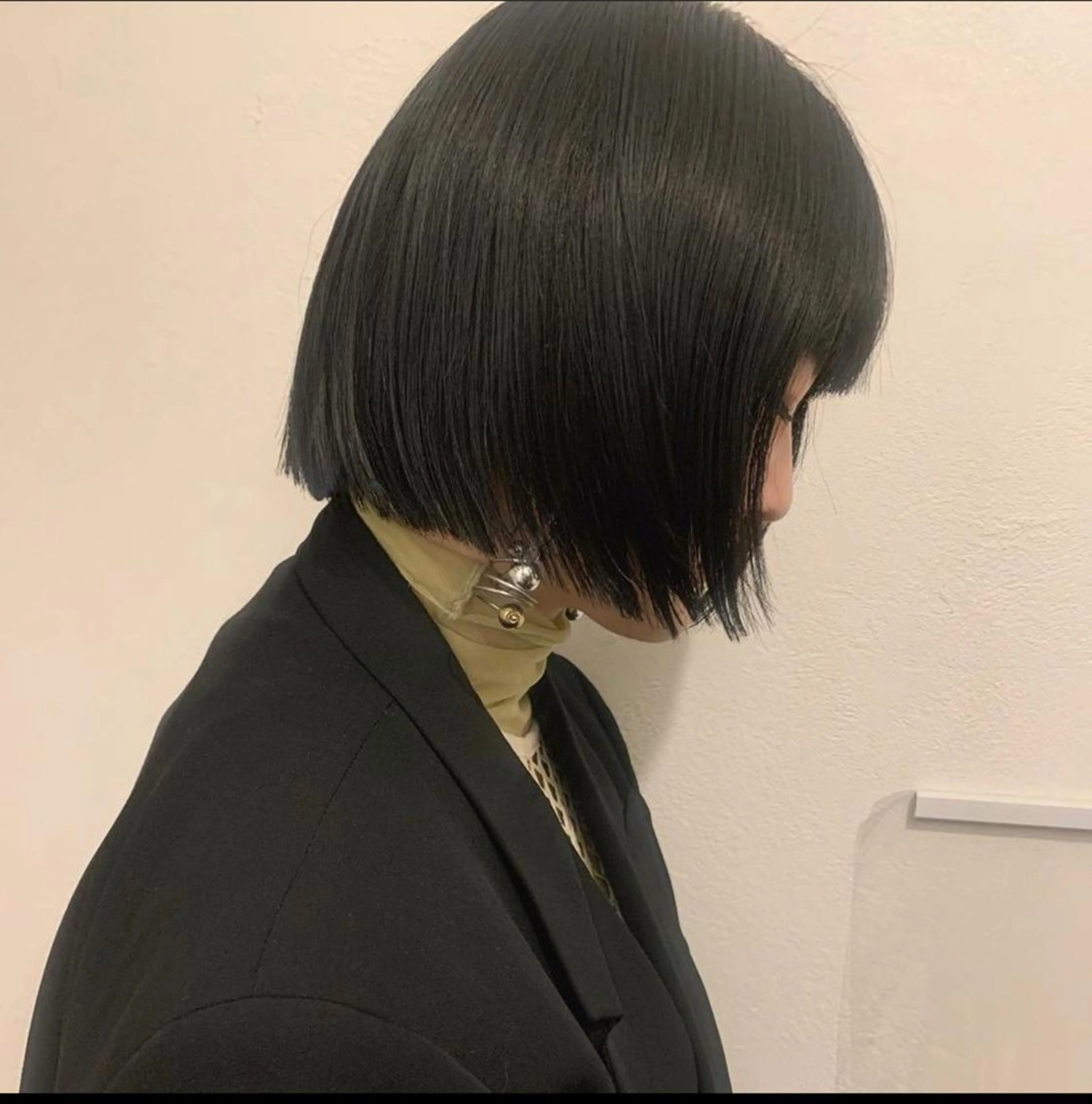 ショート カラー 黒髪 カット 【pejite】 Hinanoのヘアスタイル