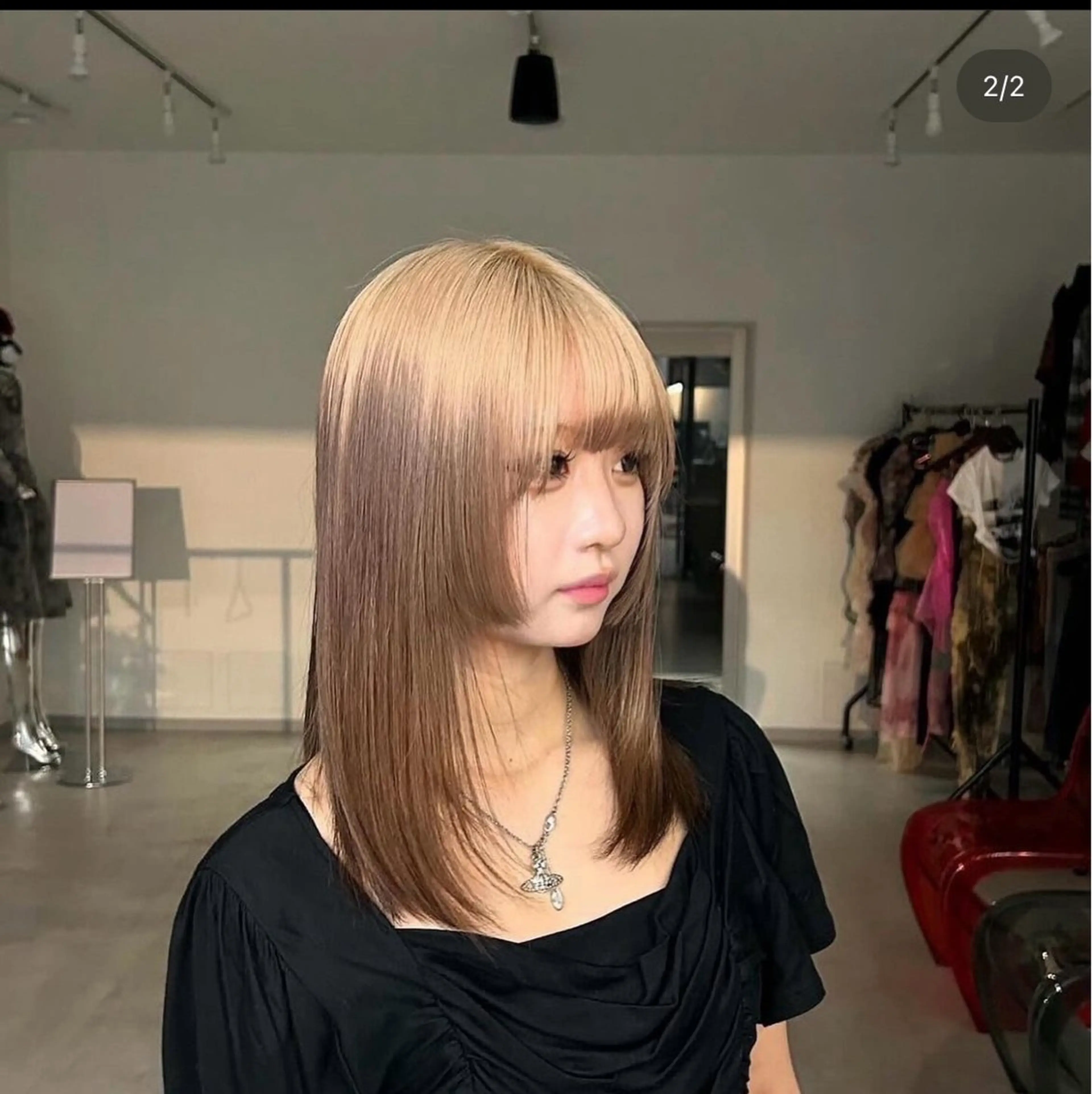 セミロング カラー ALLY所属・ウルフカット / ケアブリーチのヘアスタイル