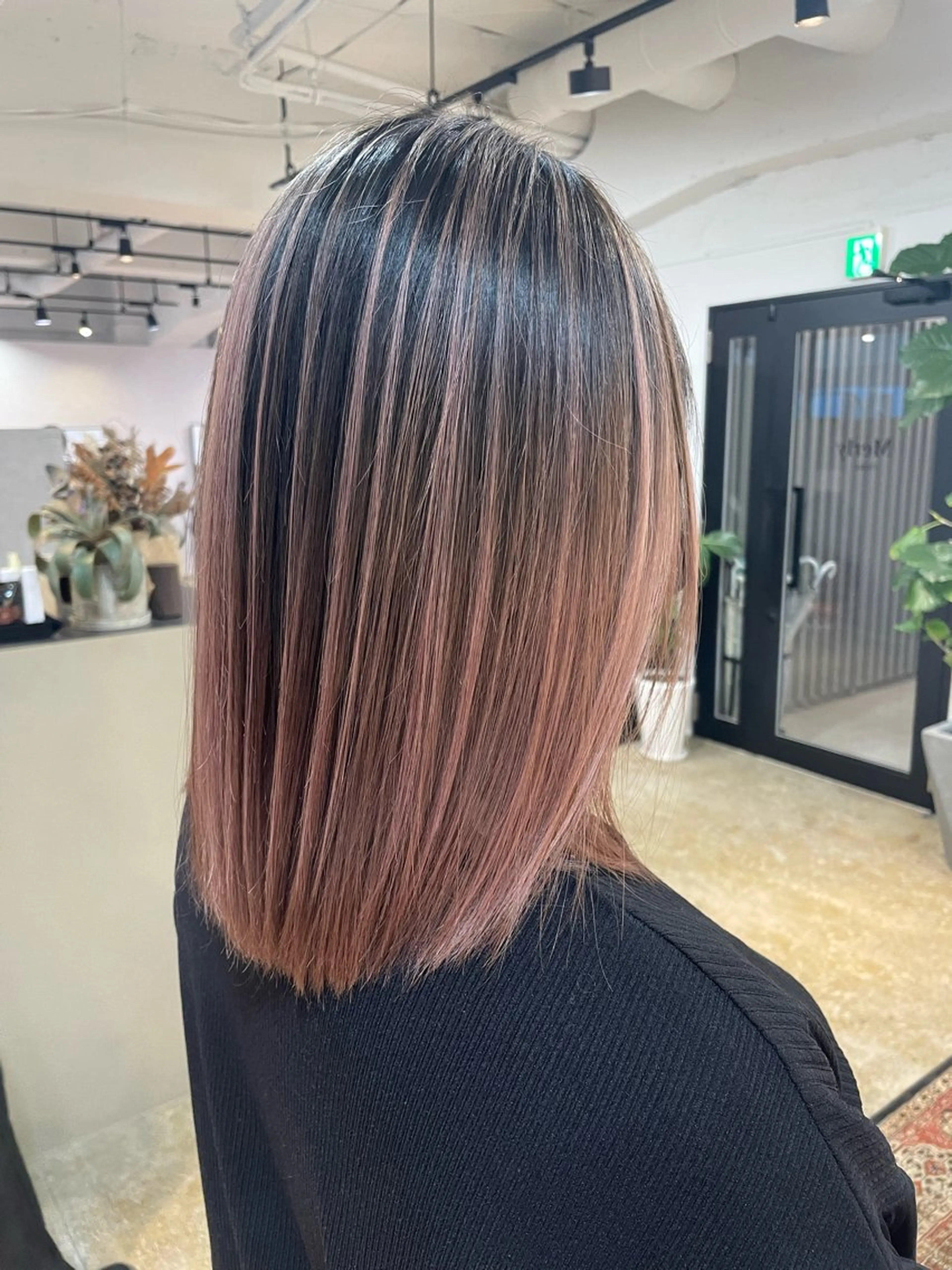 ミディアム カット ヘアカラー 心斎橋/海外レイヤー 募集中三好玲奈のヘアスタイル