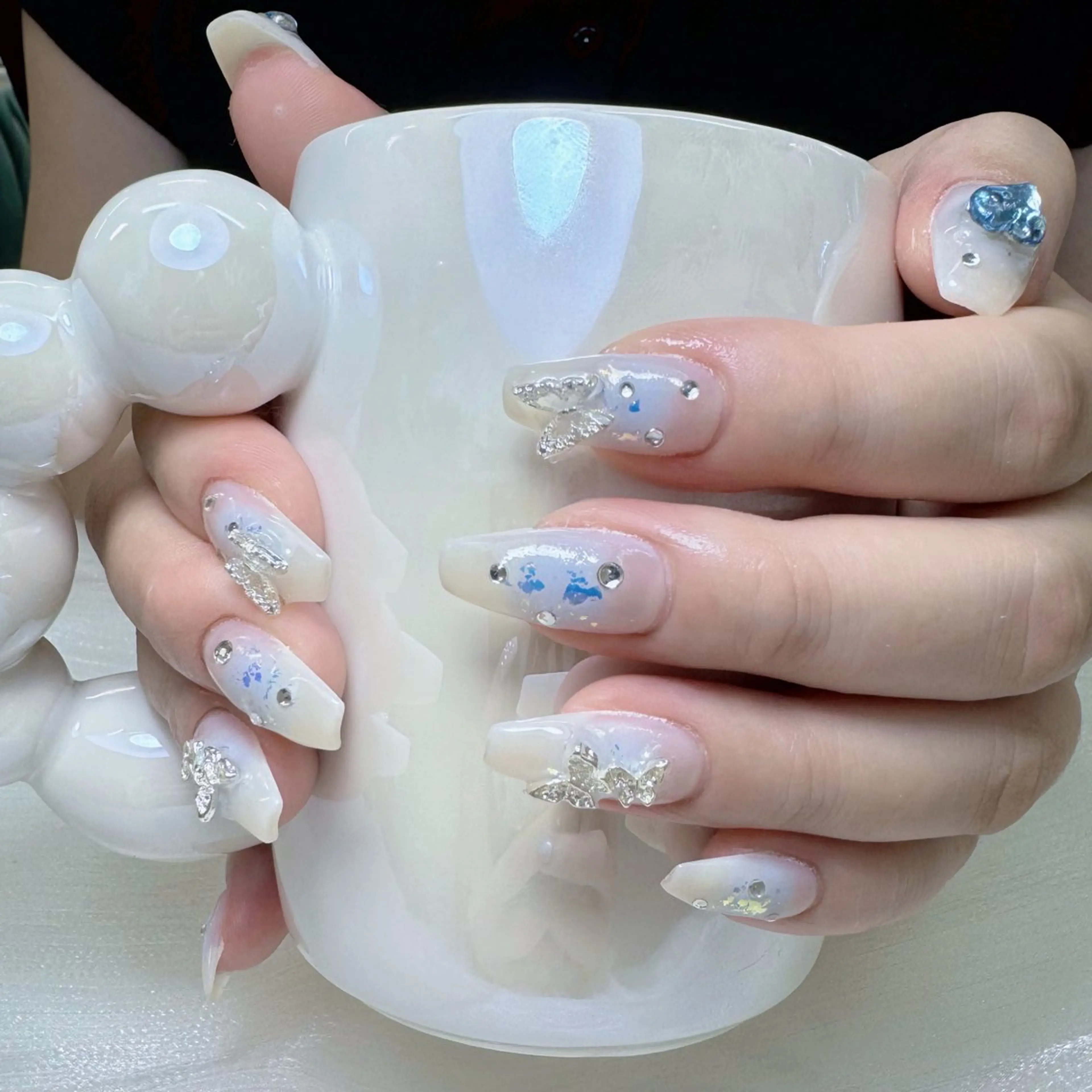 ネイル チークネイル キラキラネイル 韓国ネイル 夏ネイル ホワイト ハンドネイル ネイルプリンセス所属・princess 木戸　唯のネイルデザイン