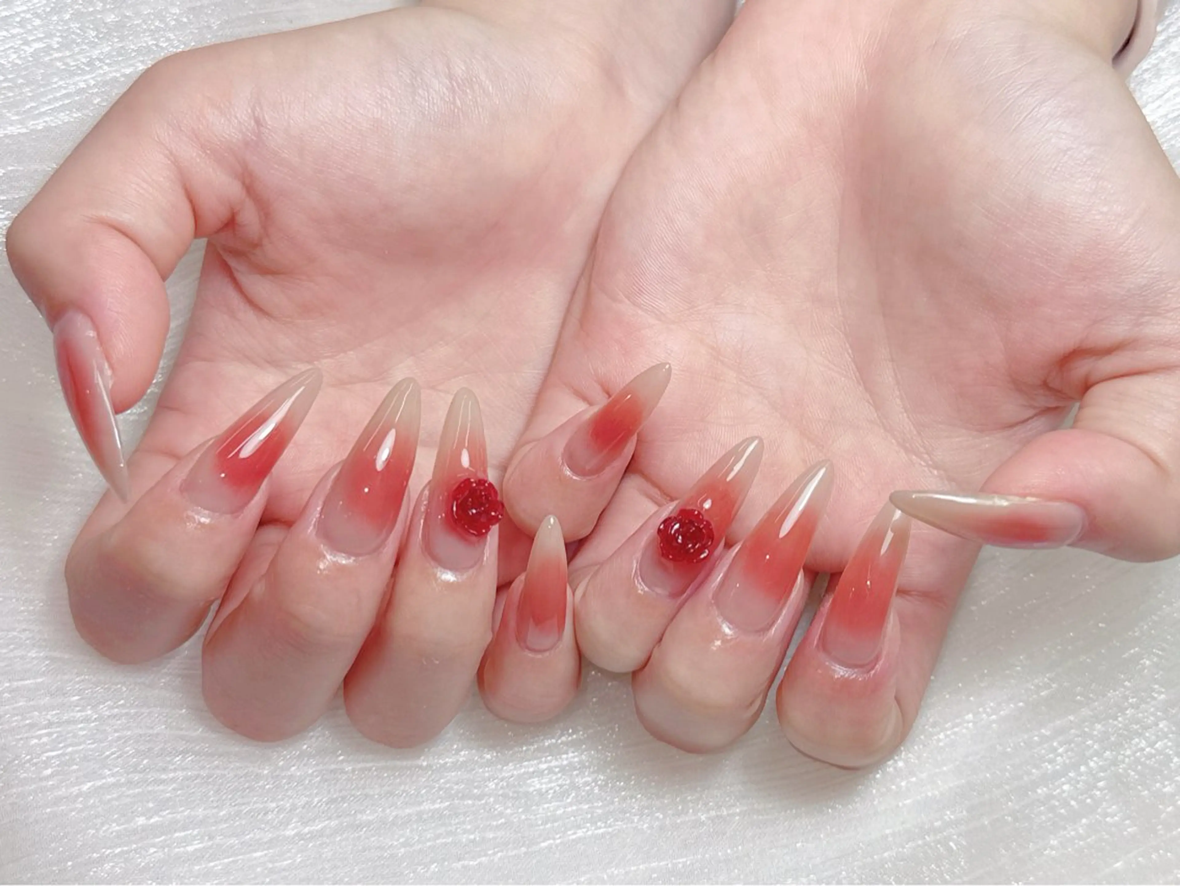 ロング 韓国風ヘア ハンドネイル NOA NAILのネイルデザイン