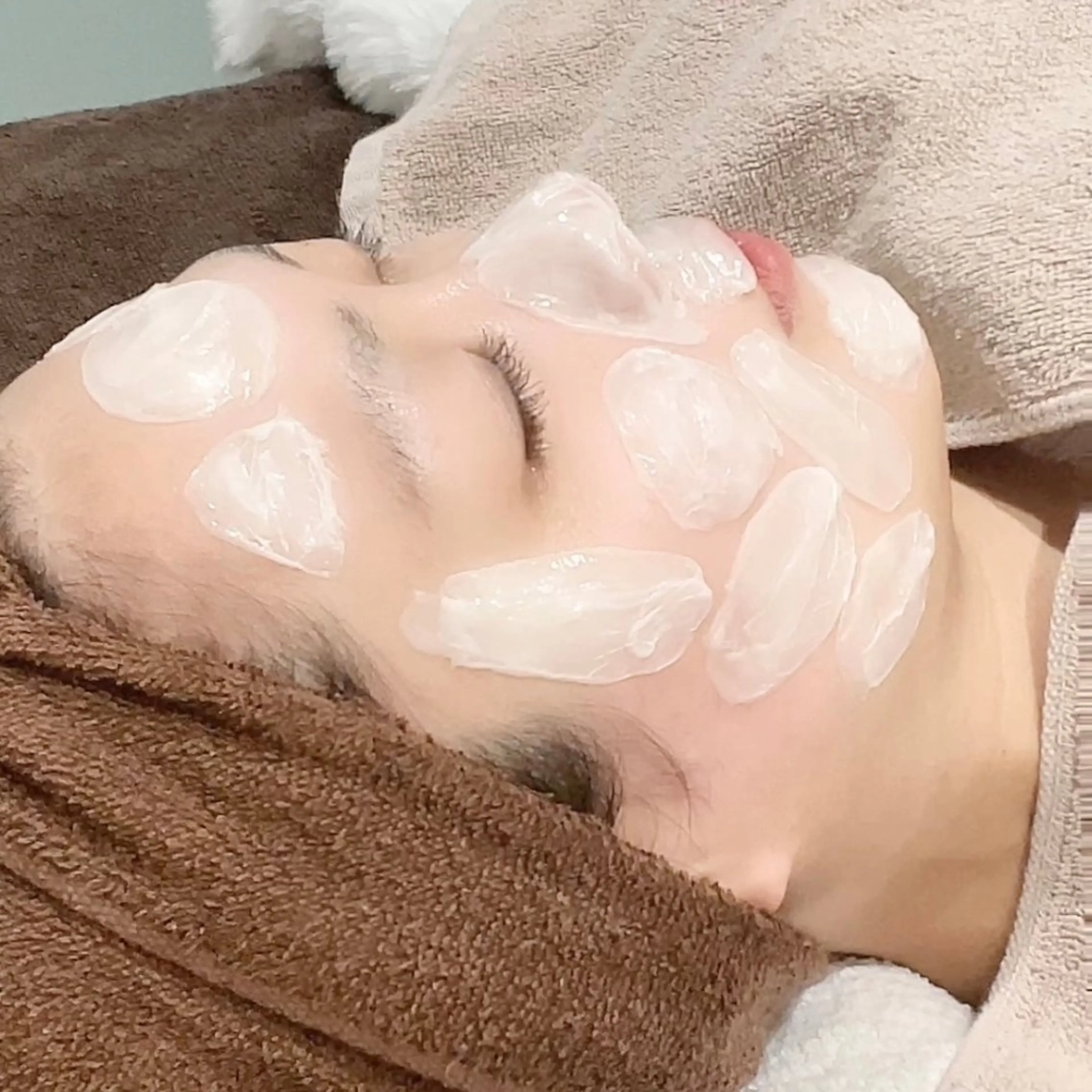 ワックスで顔脱毛×肌鎮静パックの写真