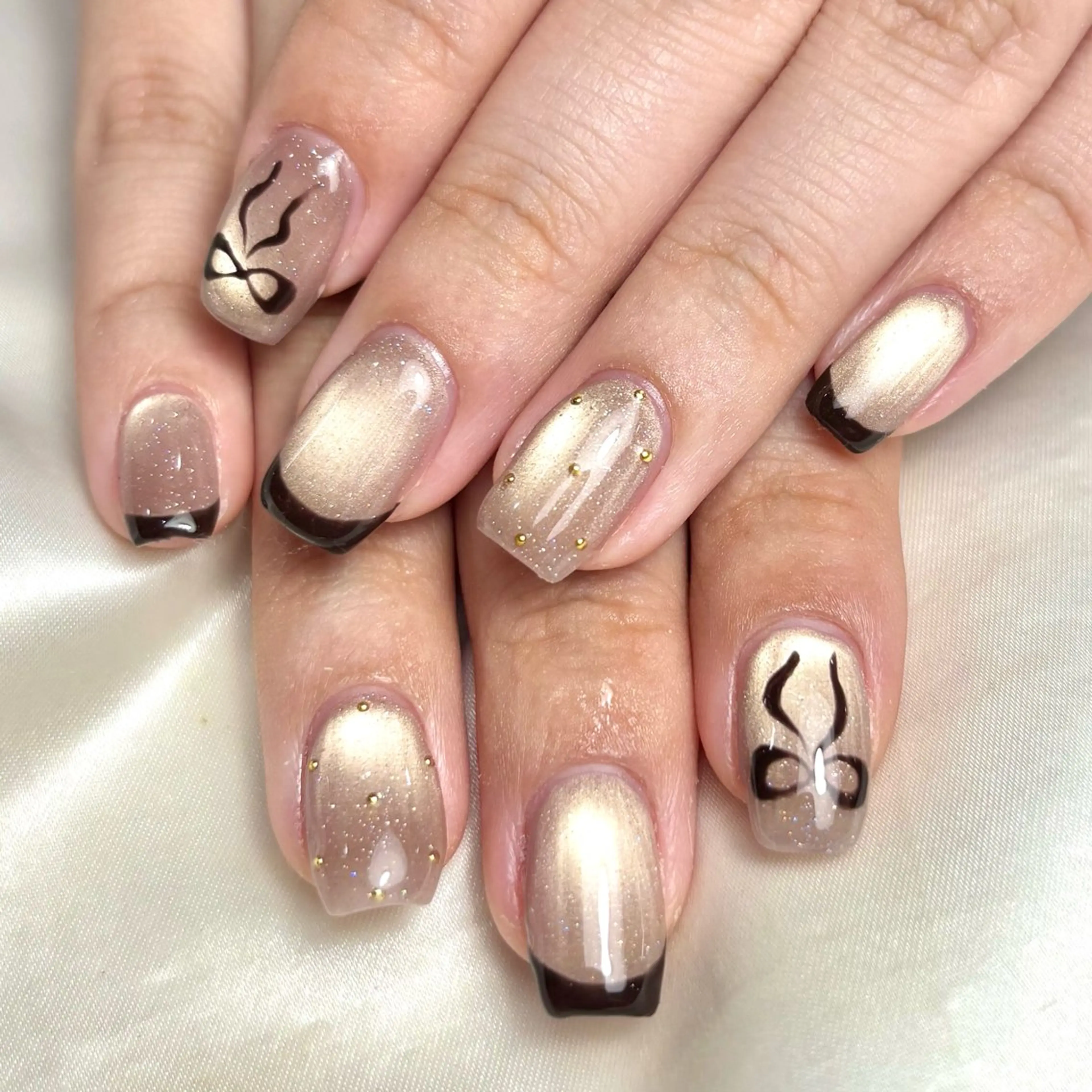 ネイル ブラウン フレンチネイル ゴールド マグネットネイル Ray nail   WAKA️🫧のネイルデザイン