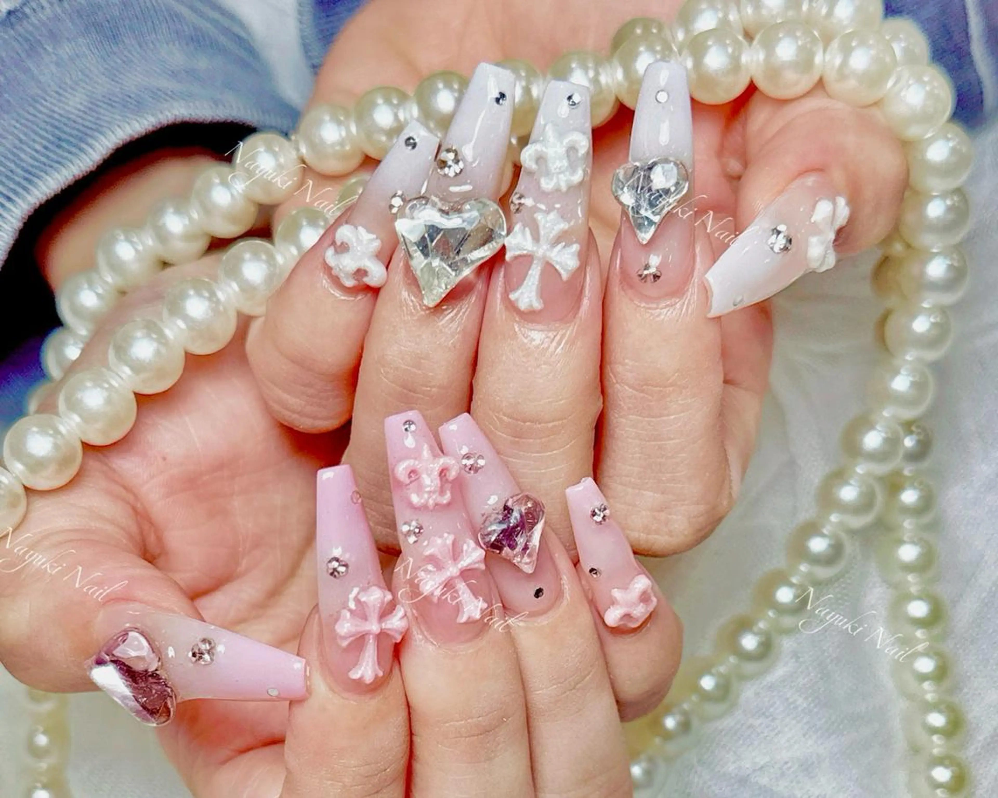 ネイル 🦋 Queenieのネイルデザイン