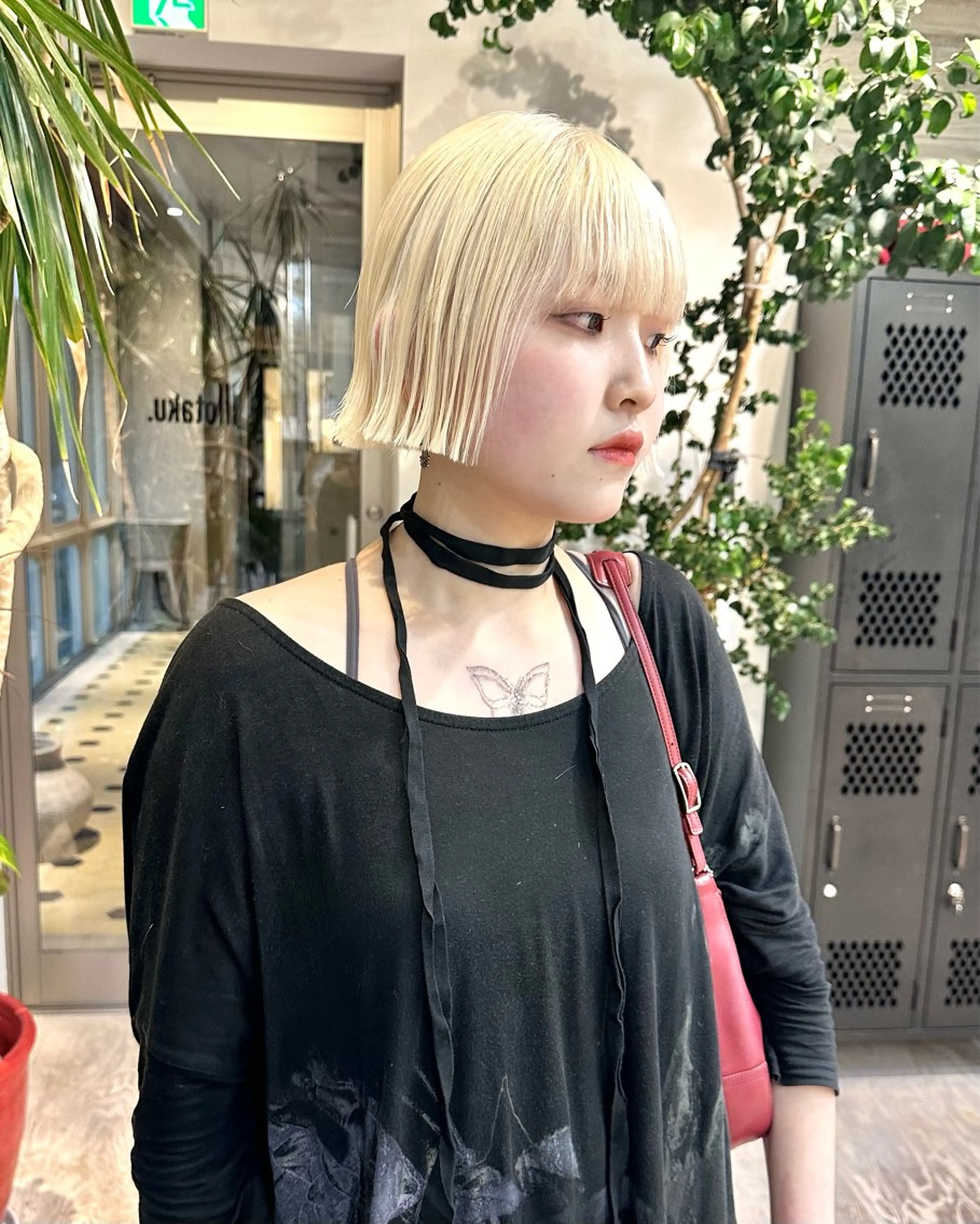 ショート 抜きっぱなしブロンド ササキカズマのヘアスタイル