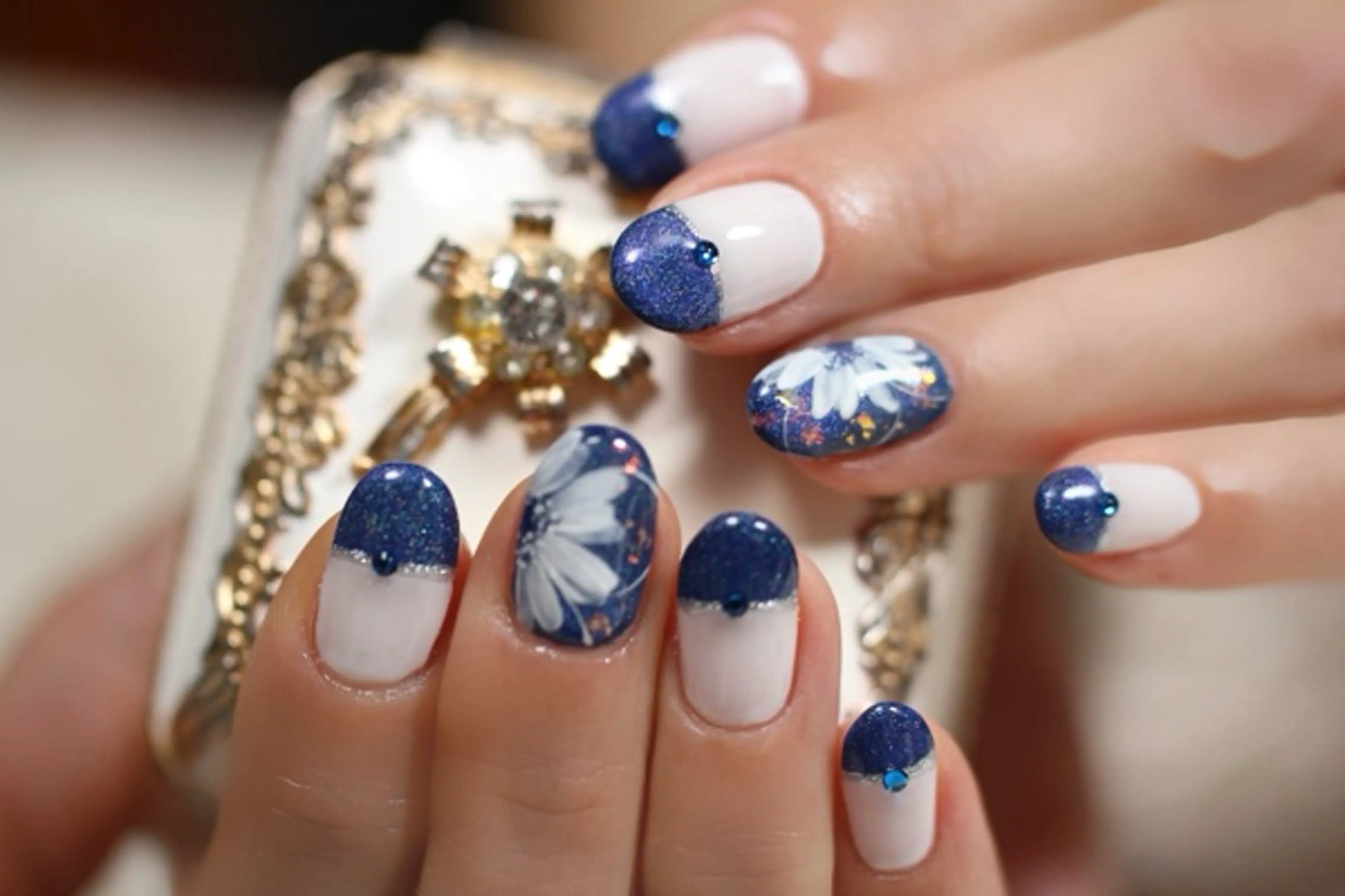 ネイル フラワーネイル ジェルネイル マグネットネイル ママリンド　志村坂上店所属・しみ えんのネイルデザイン