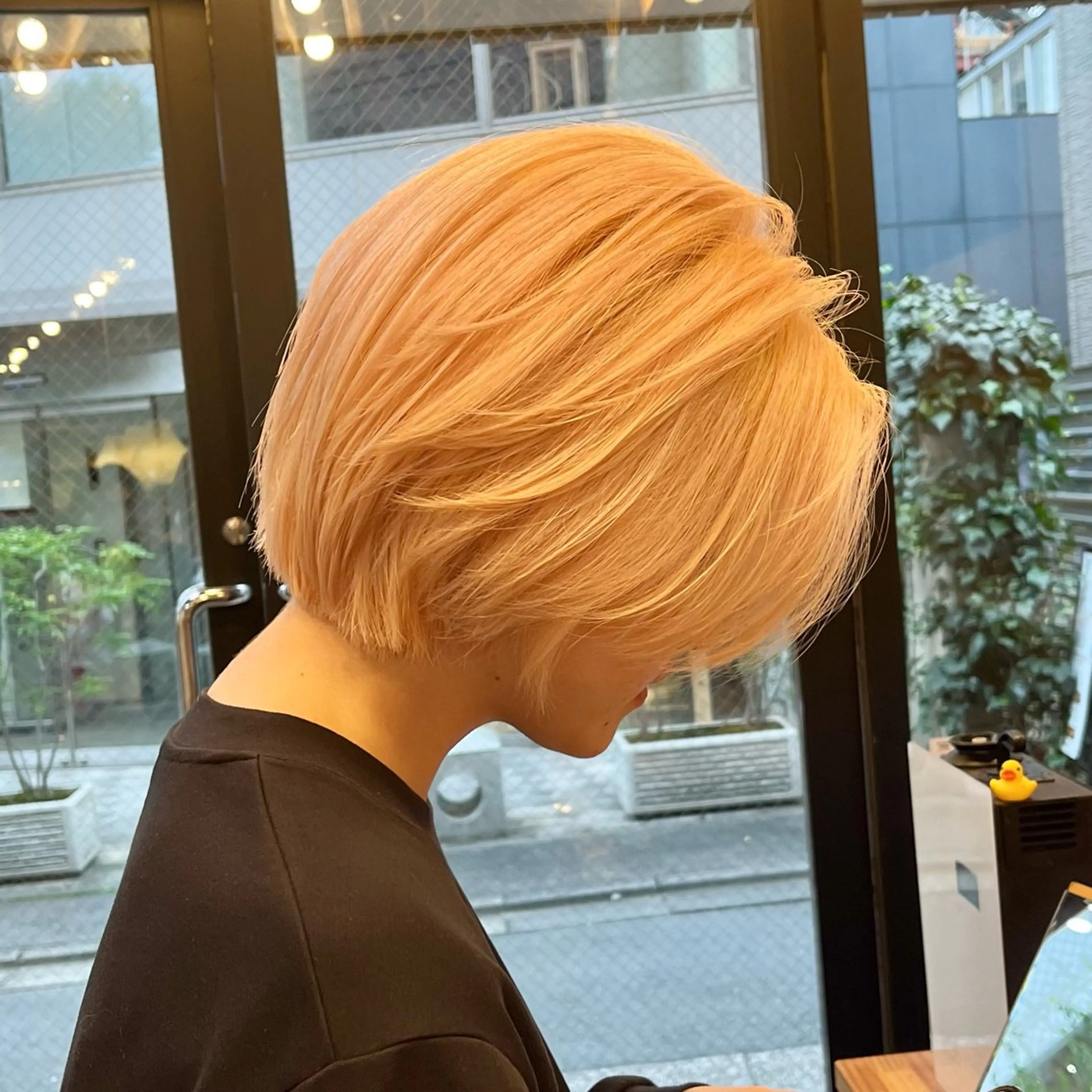 ショート カラー GO TODAY SHAiRE SALON 原宿本店所属・レイヤー/ボブカット ハイトーン　河内康太のヘアスタイル