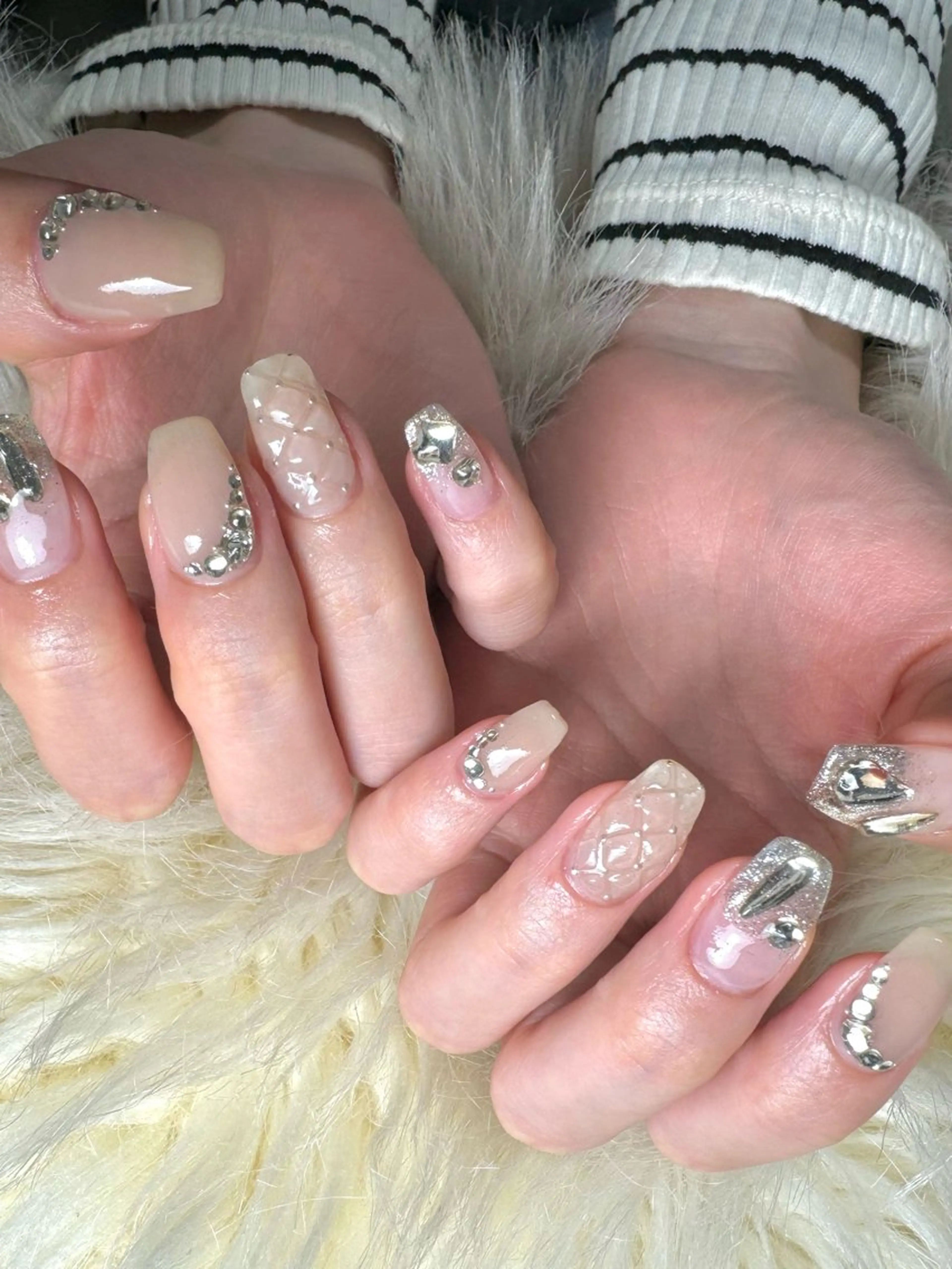 ネイル ジェルネイル 韓国ネイル 持ち込み パラジェル ストーンネイル ハンドネイル flowers nailのネイルデザイン