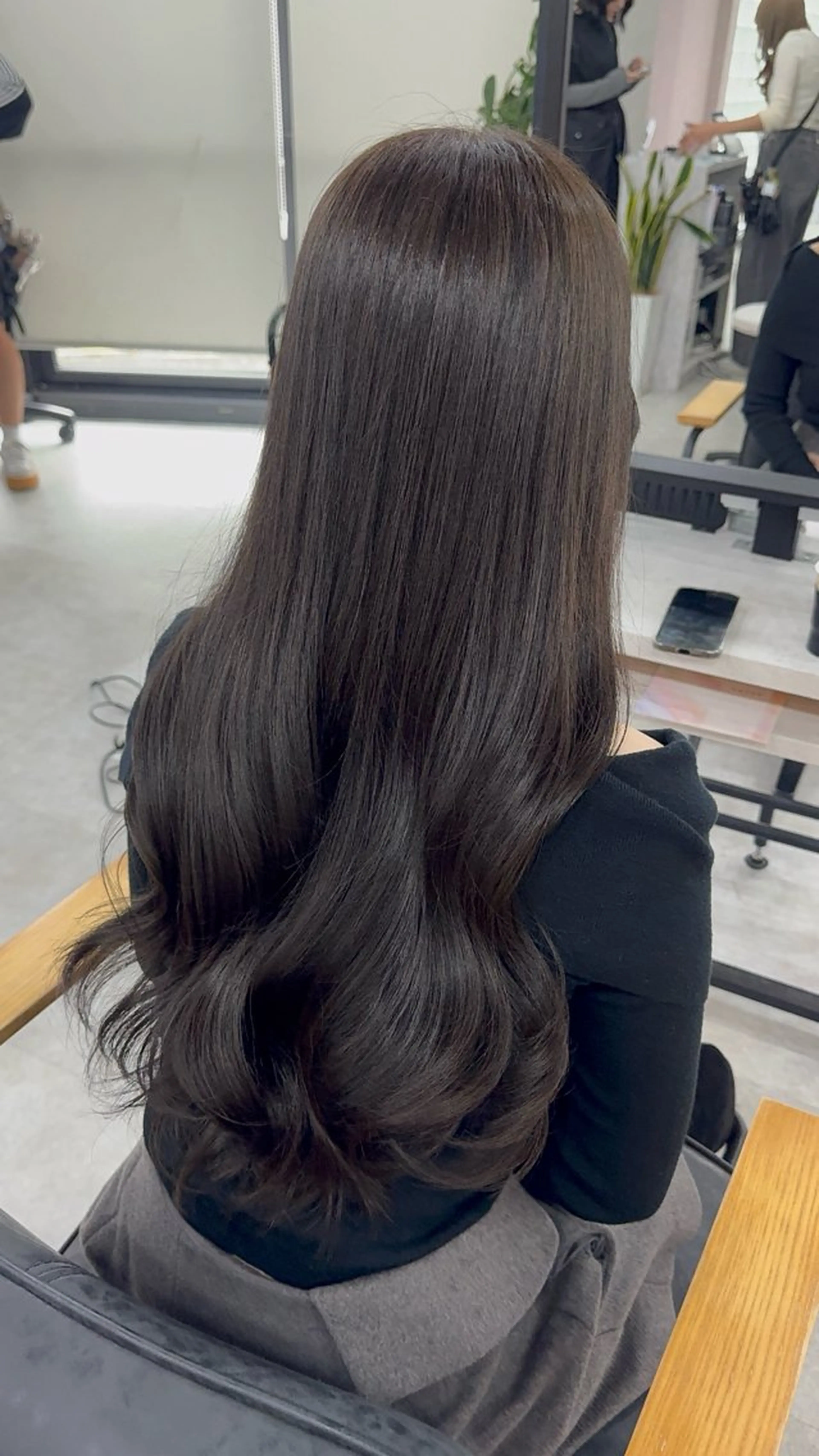 ロング カラー アッシュ アッシュブラウン ベージュカラー 黒髪 ブリーチ カット ヘアカラー トリートメント 赤み無し柔らかカラー 【梅田】madokaのヘアスタイル