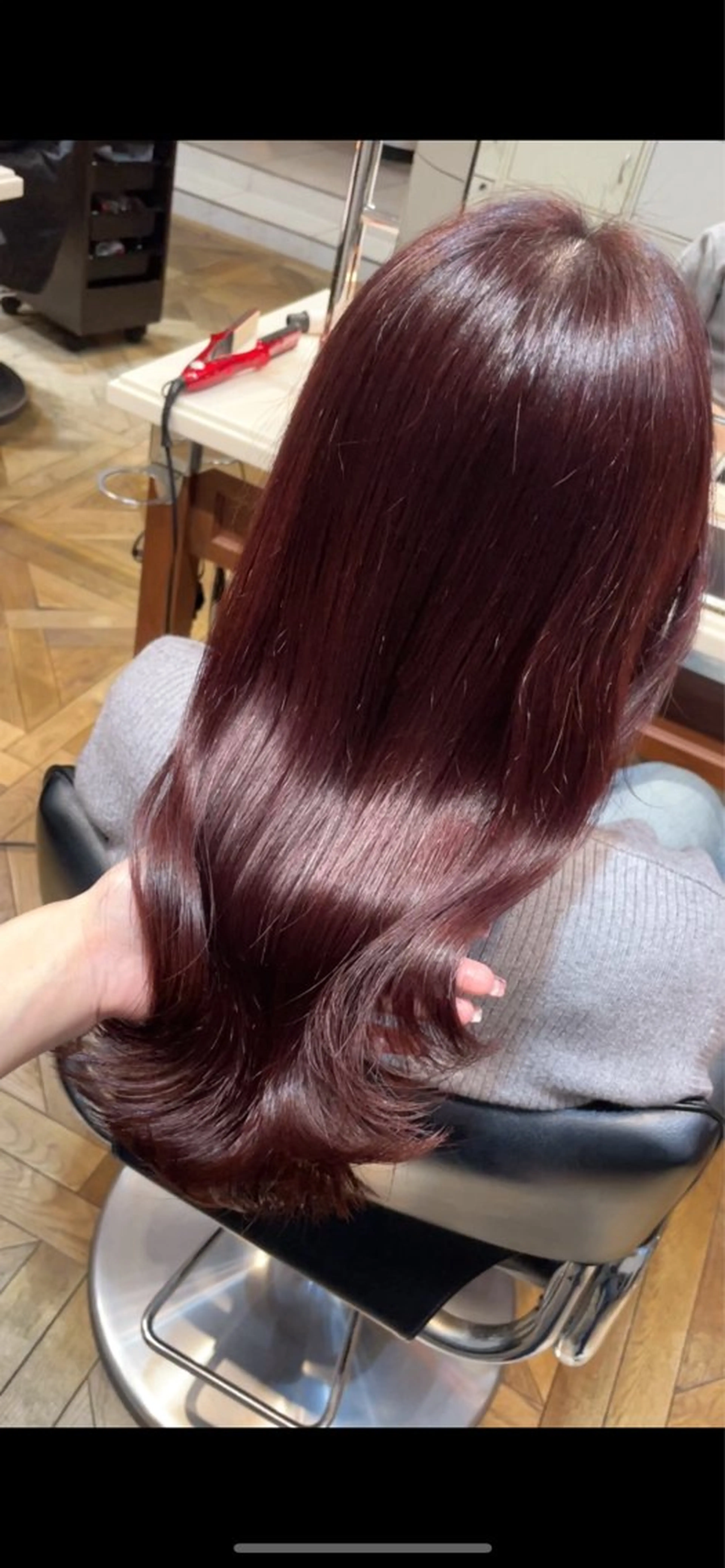 セミロング カラー ブリーチ カシス ブリーチなしカラー ピンクカラー レッドカラー カット ヘアカラー トリートメント BEBE所属・ブリーチなし 透明感カラーKANAのヘアスタイル