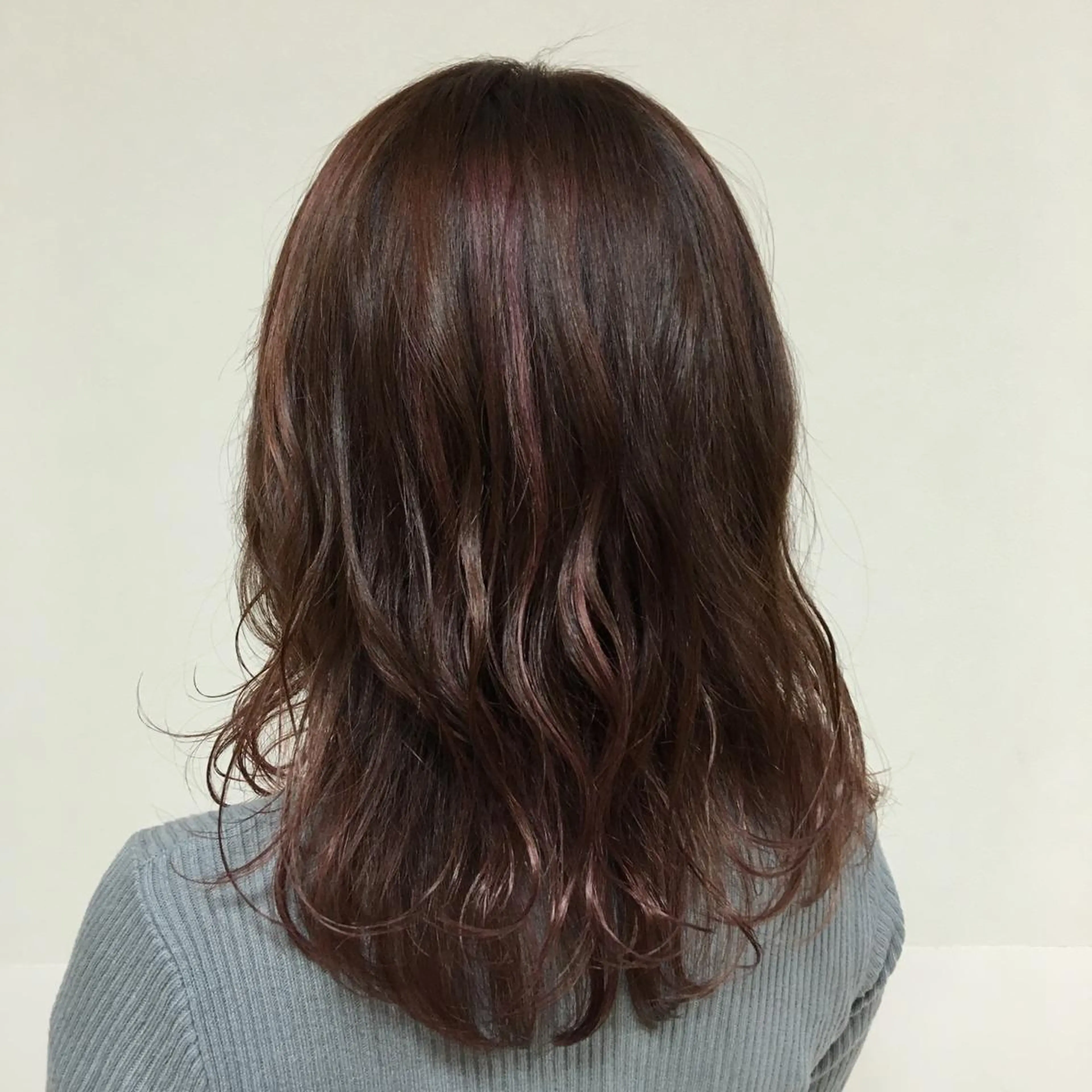 セミロング カラー ブリーチ ハイライトカラー ピンクカラー ハイライト ヘアカラー トリートメント 【Sweep】おじま のぞみのヘアスタイル