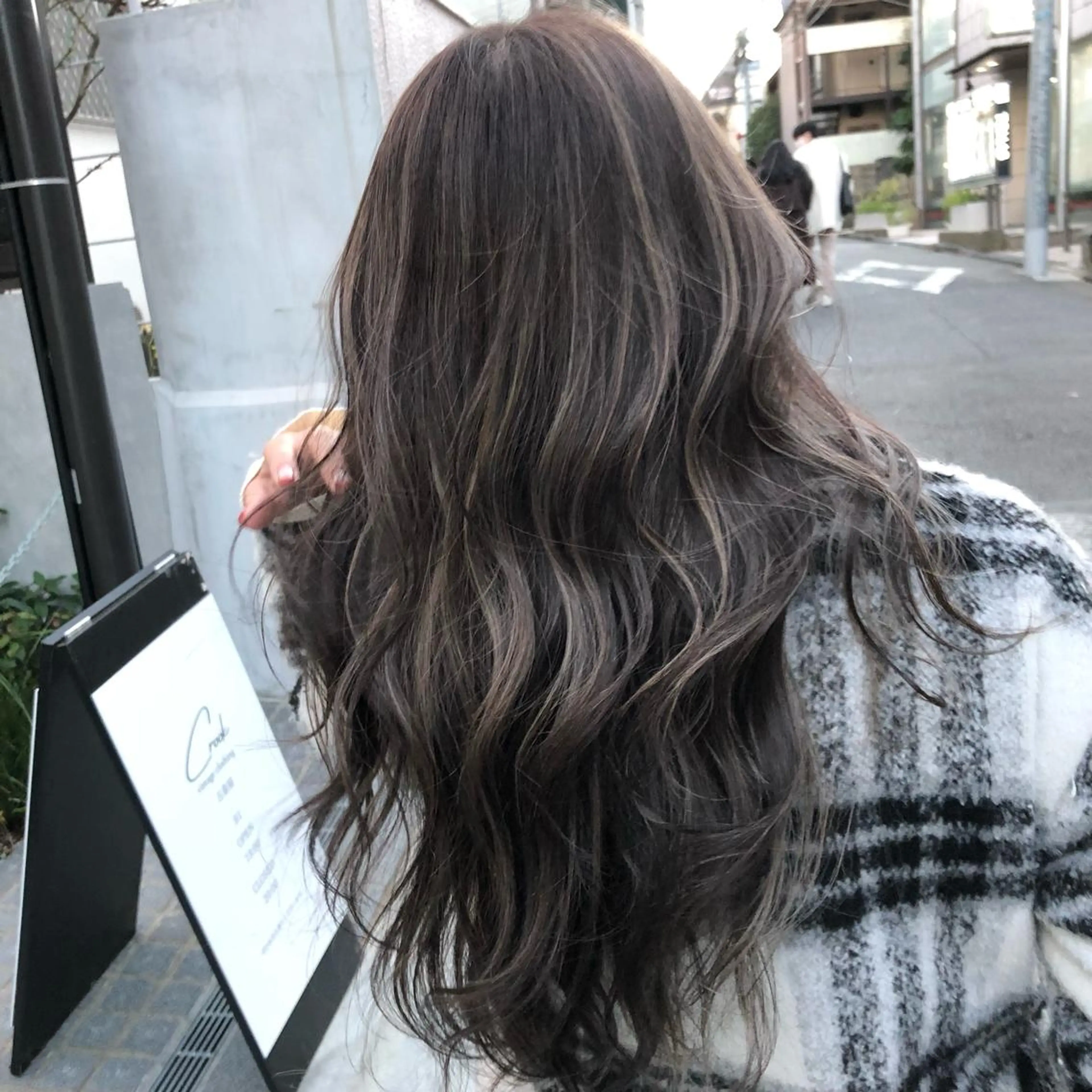 セミロング ブリーチ無しカラー 👑店長　平松　由のヘアスタイル