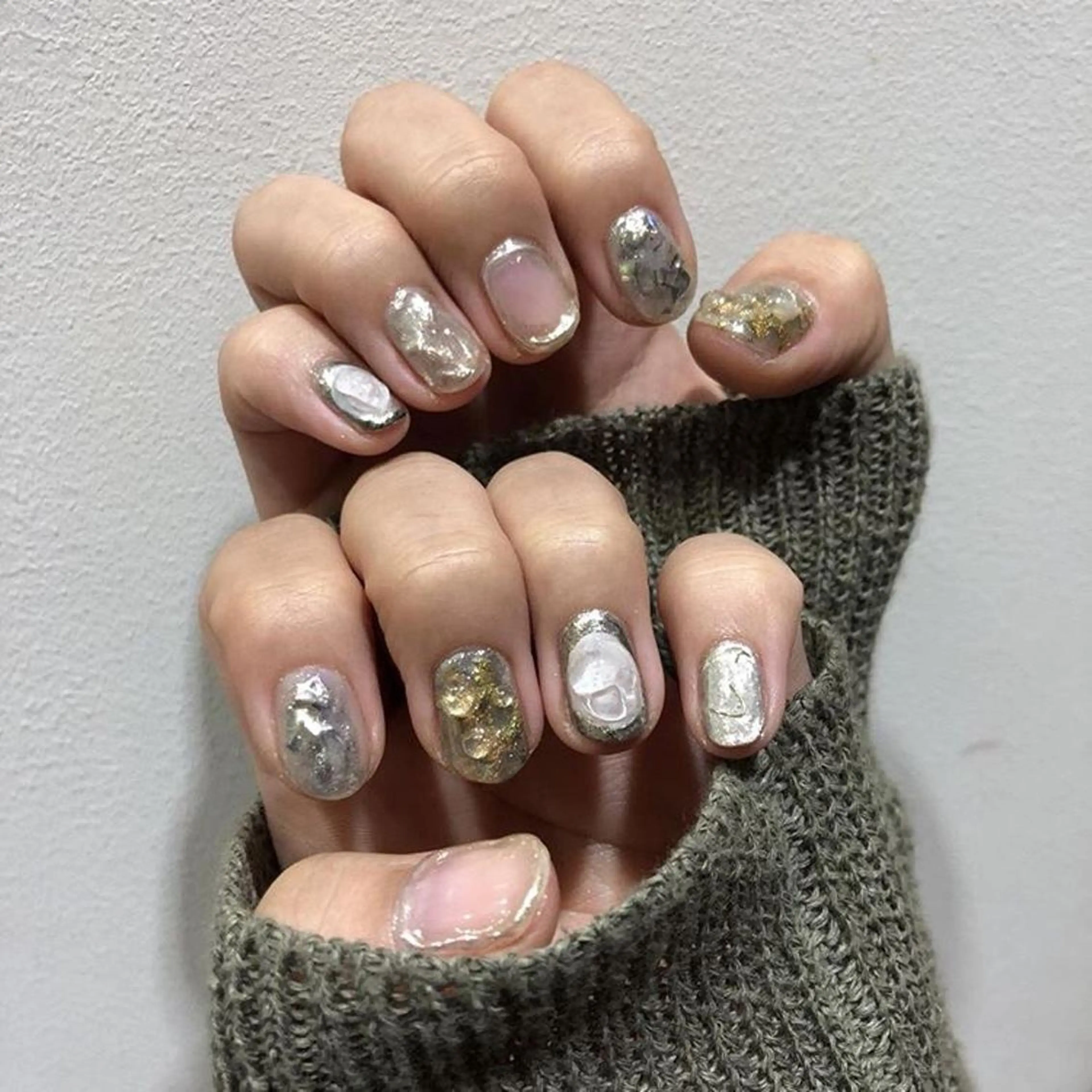 ネイル ミラーネイル ニュアンスネイル 【似合わせ提案】鈴木 舞のネイルデザイン