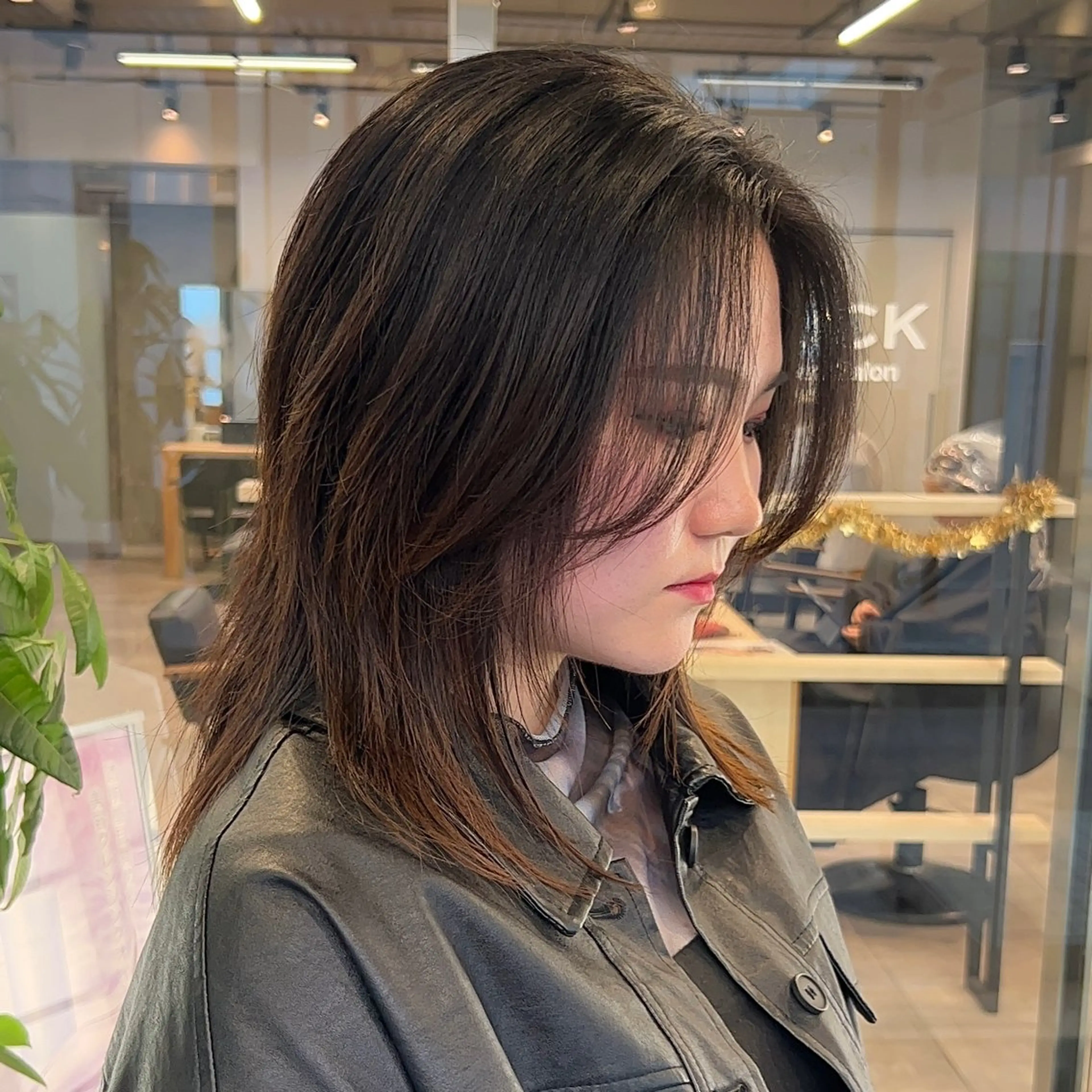 セミロング カラー レイヤーカット カット トリートメント デザインカラー 🍀HAZUKiのヘアスタイル