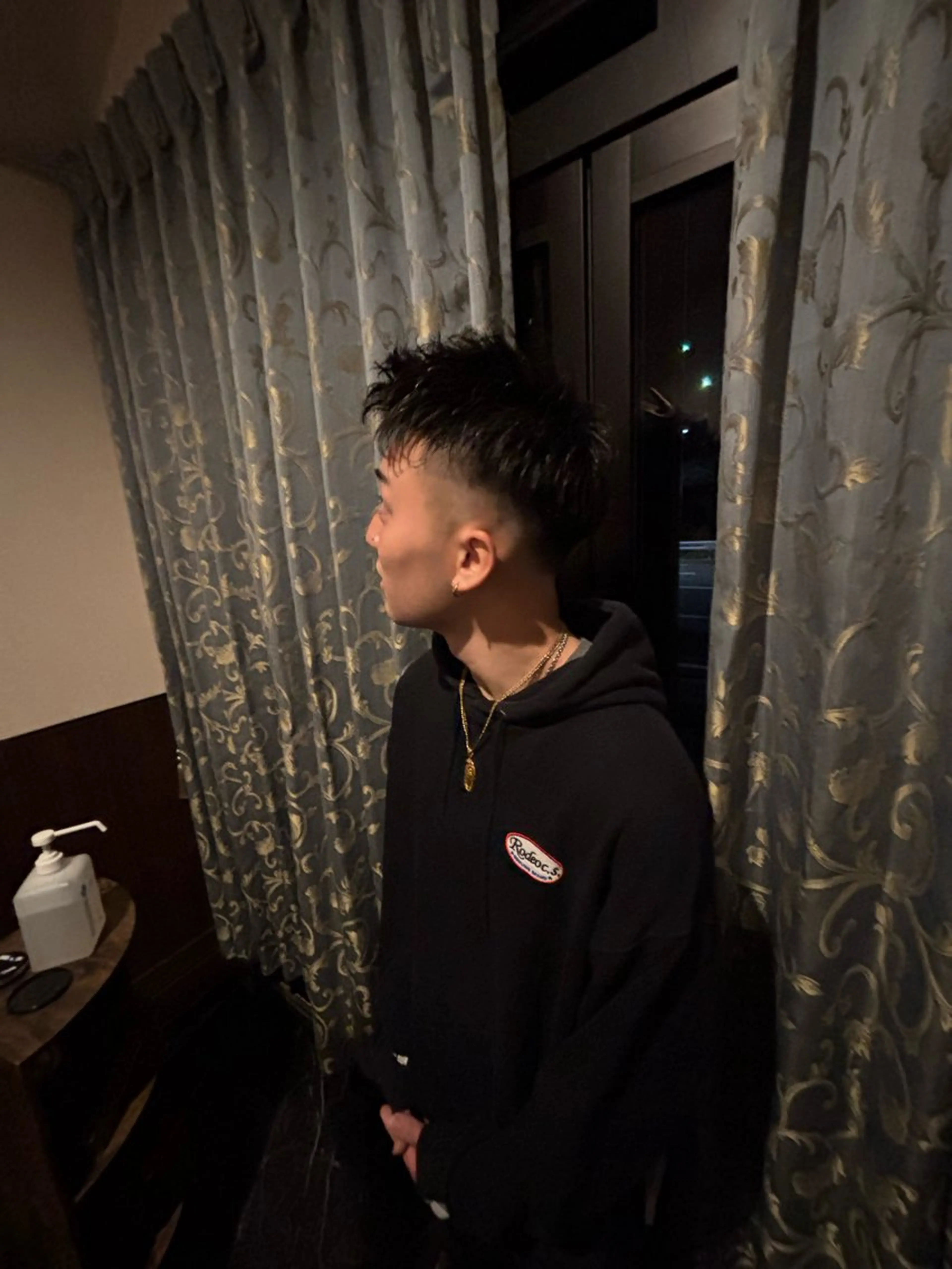 ショート メンズ アップバング フェードカット スキンフェード ツーブロック BARBER CLASSICS所属・K. クスハラ南区のヘアスタイル