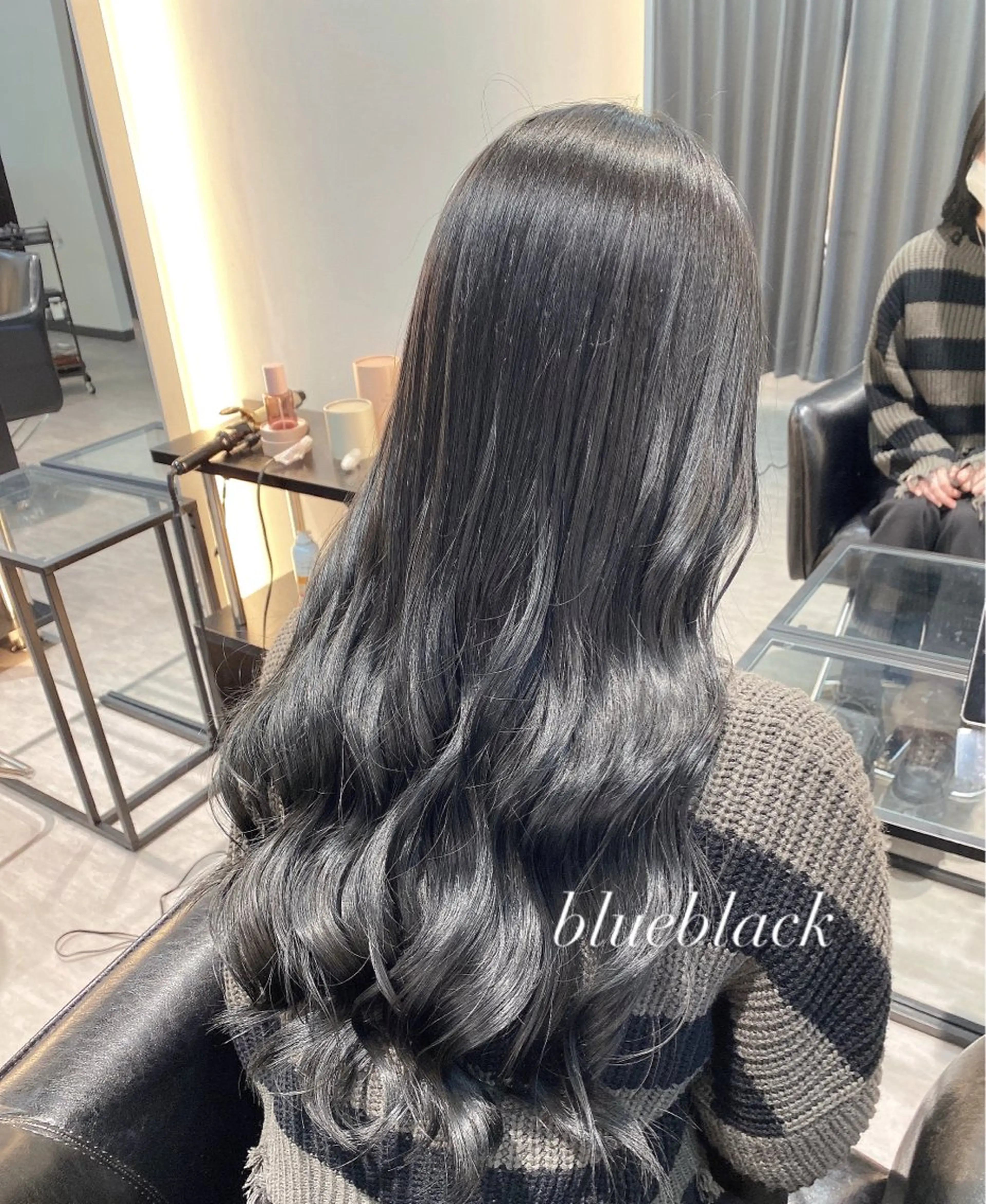 ロング カラー 黒髪 ブルーカラー ブルーブラック 上村 恵里佳のヘアスタイル