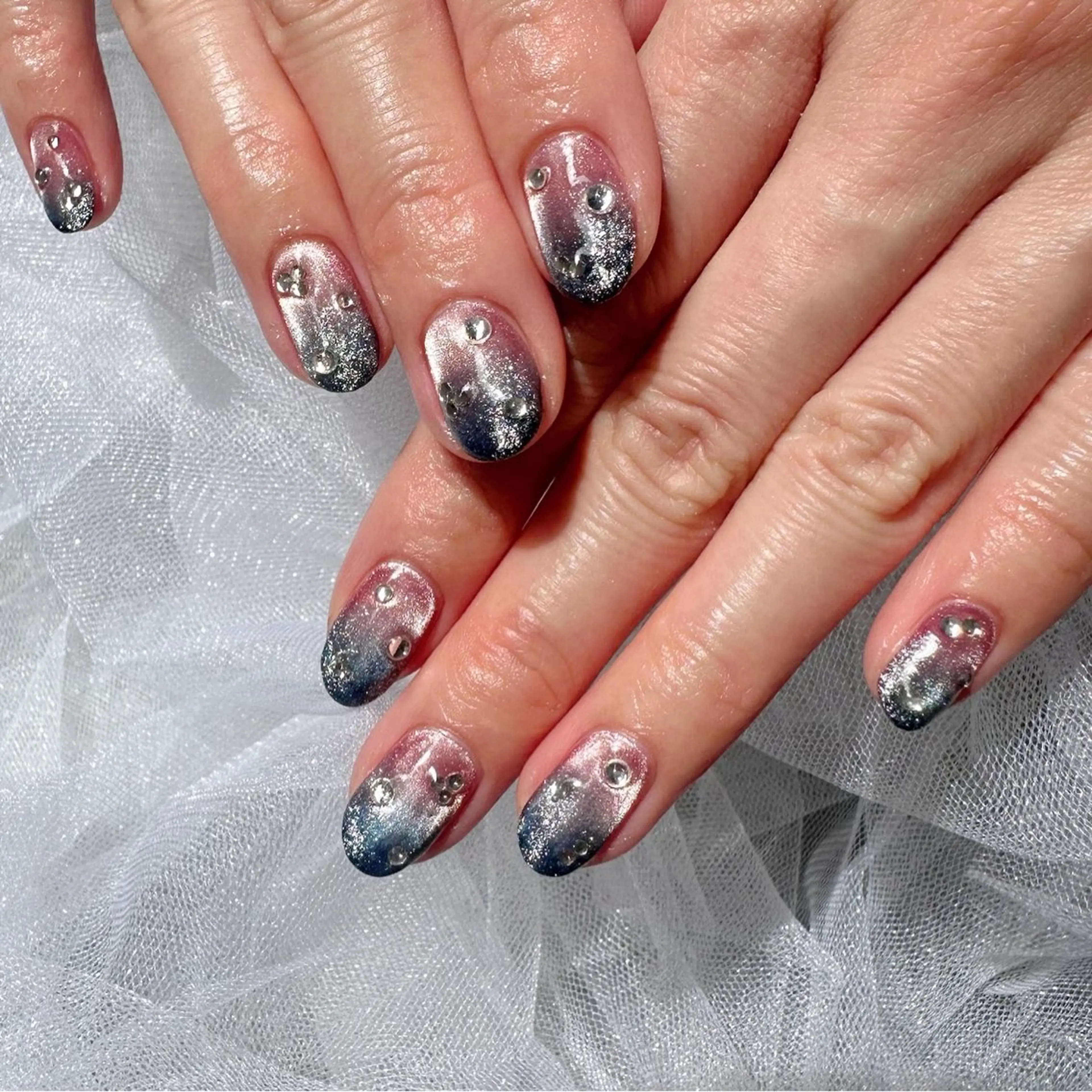ネイル 氷ネイル・うるうるネイル キラキラネイル 韓国ネイル マグネットネイル ネイビー 🪞KAPE NAIL 🪞のネイルデザイン