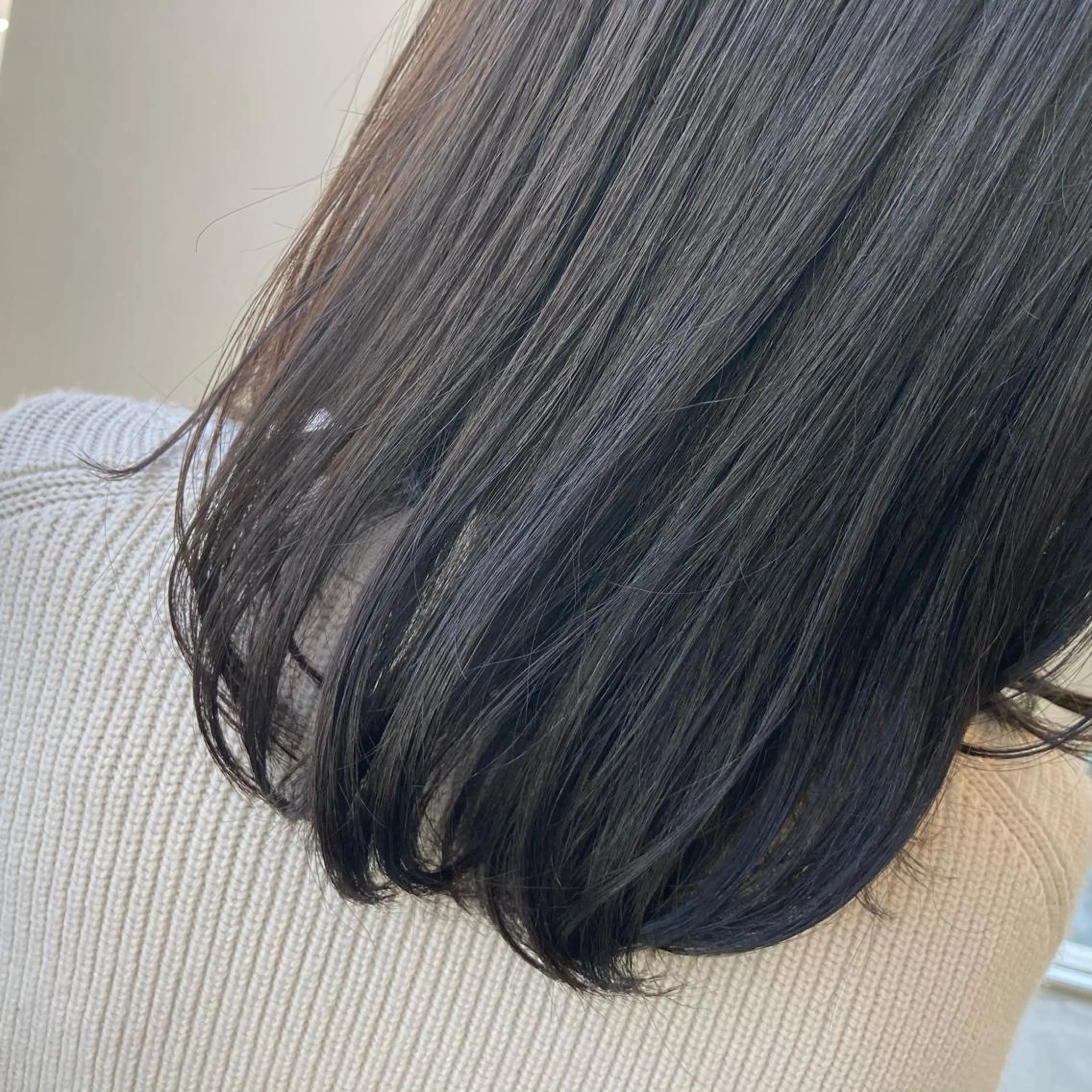 ミディアム カラー グレージュ 渡辺 優のヘアスタイル