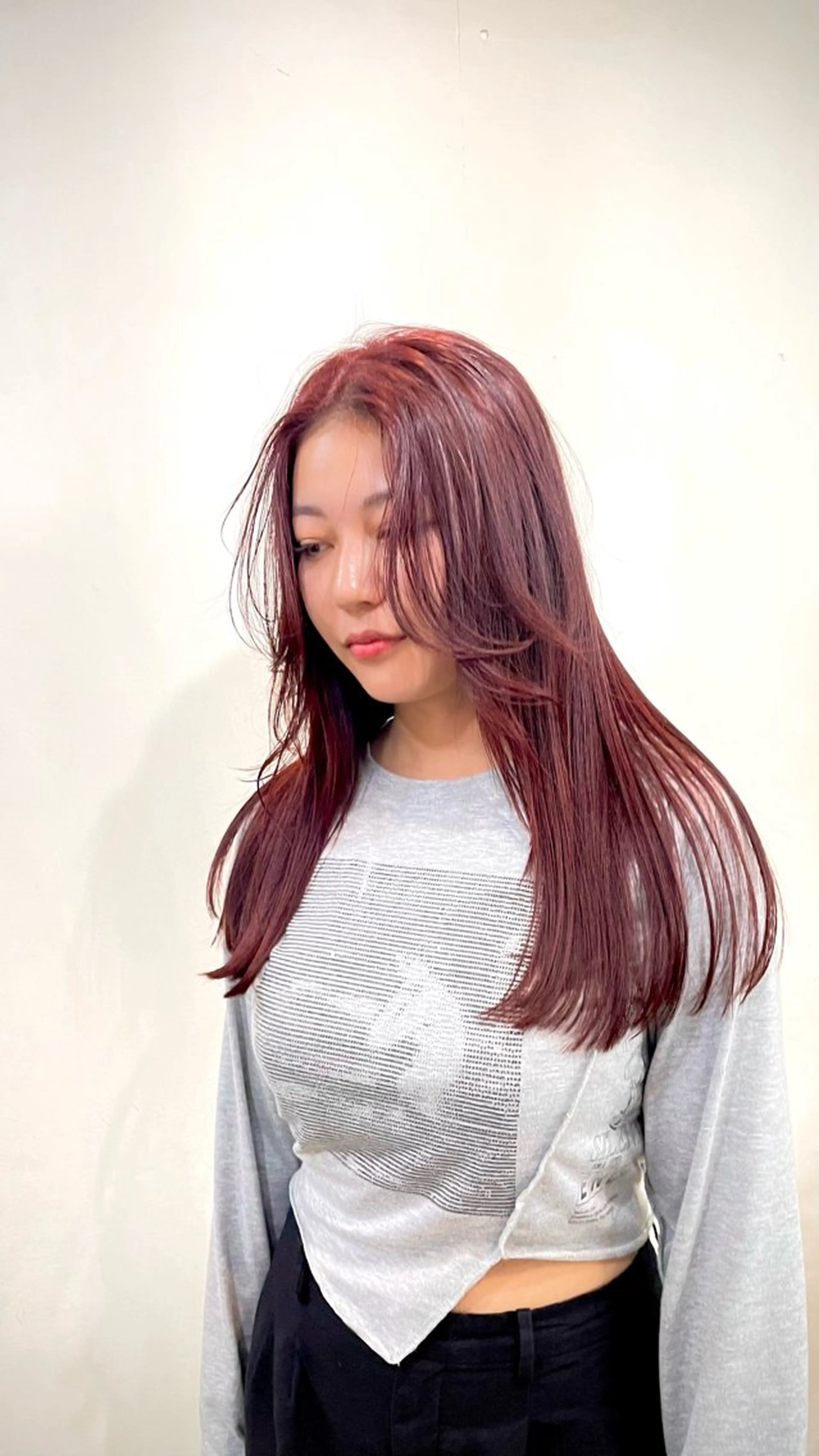 セミロング カラー ヘアアレンジ メンズ メンズブリーチ ブリーチ ブリーチなしカラー レッドカラー 顔まわりレイヤー ヘアカラー トリートメント ヘアセット 💐大人可愛く Kroda💐のヘアスタイル