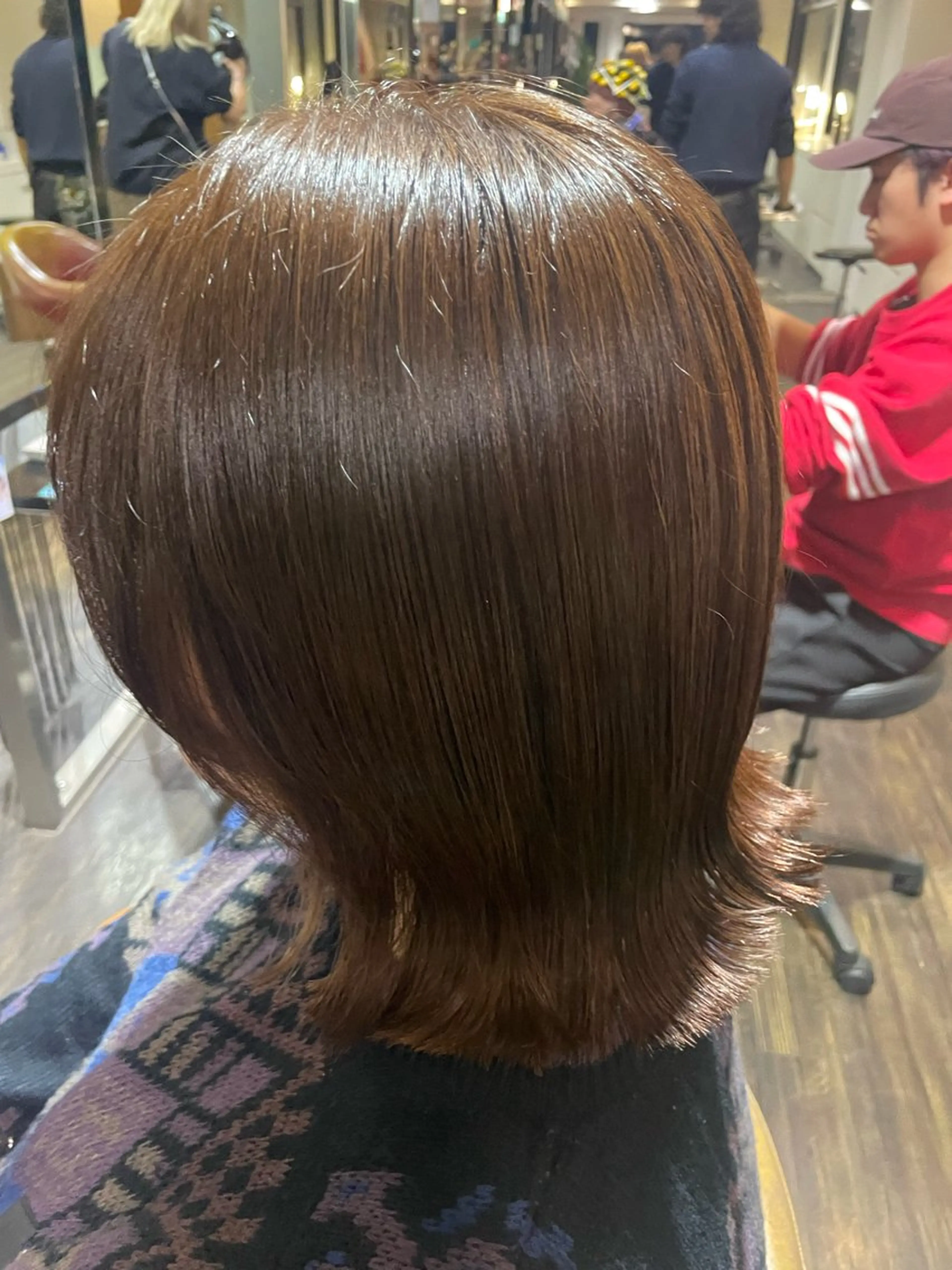 ミディアム チョコレートブラウン ボブ 外ハネヘア カット ヘアカラー 佐藤 綾郁のヘアスタイル