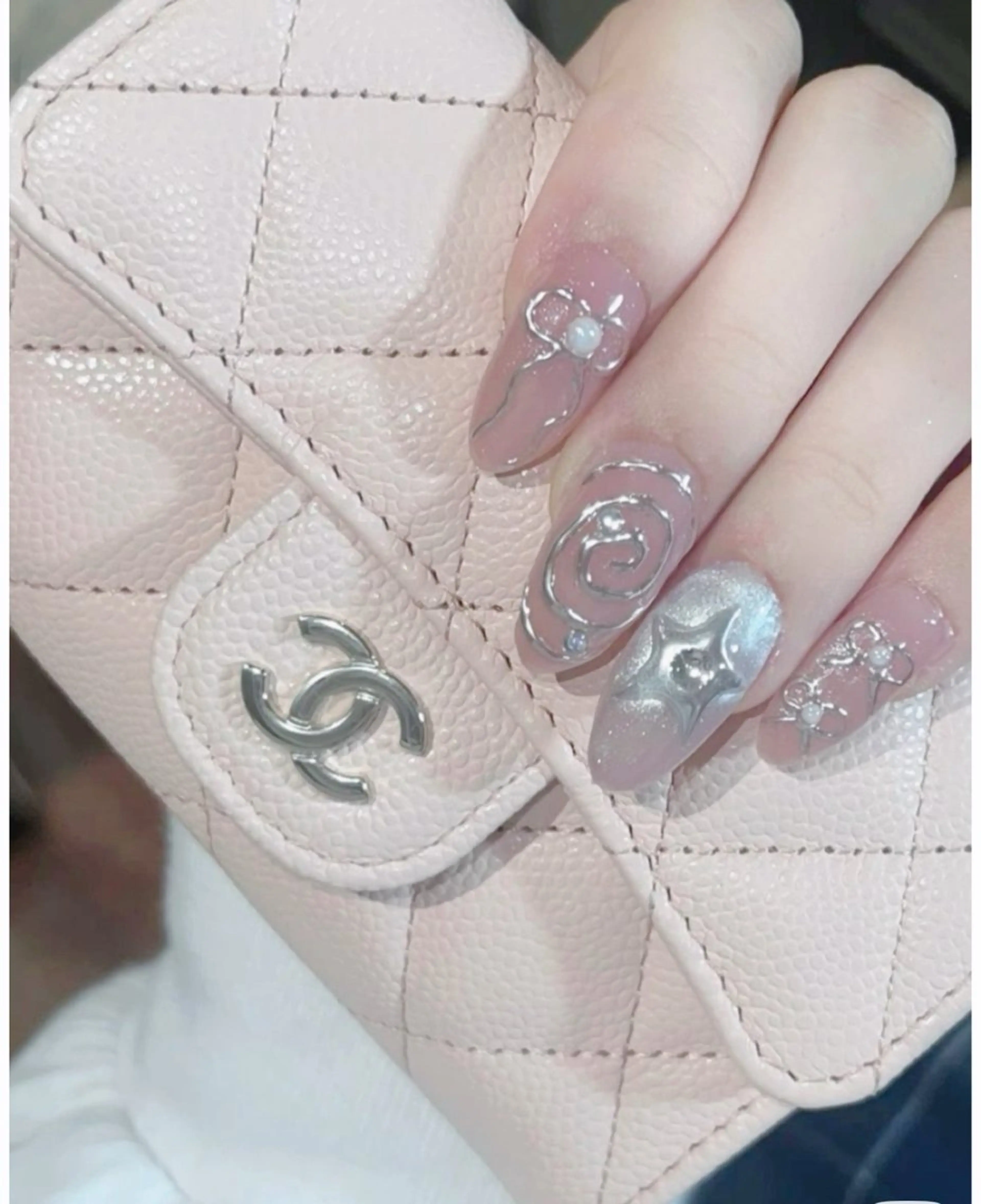 ネイル ハンドネイル ハンドケア いちご chan novaのネイルデザイン