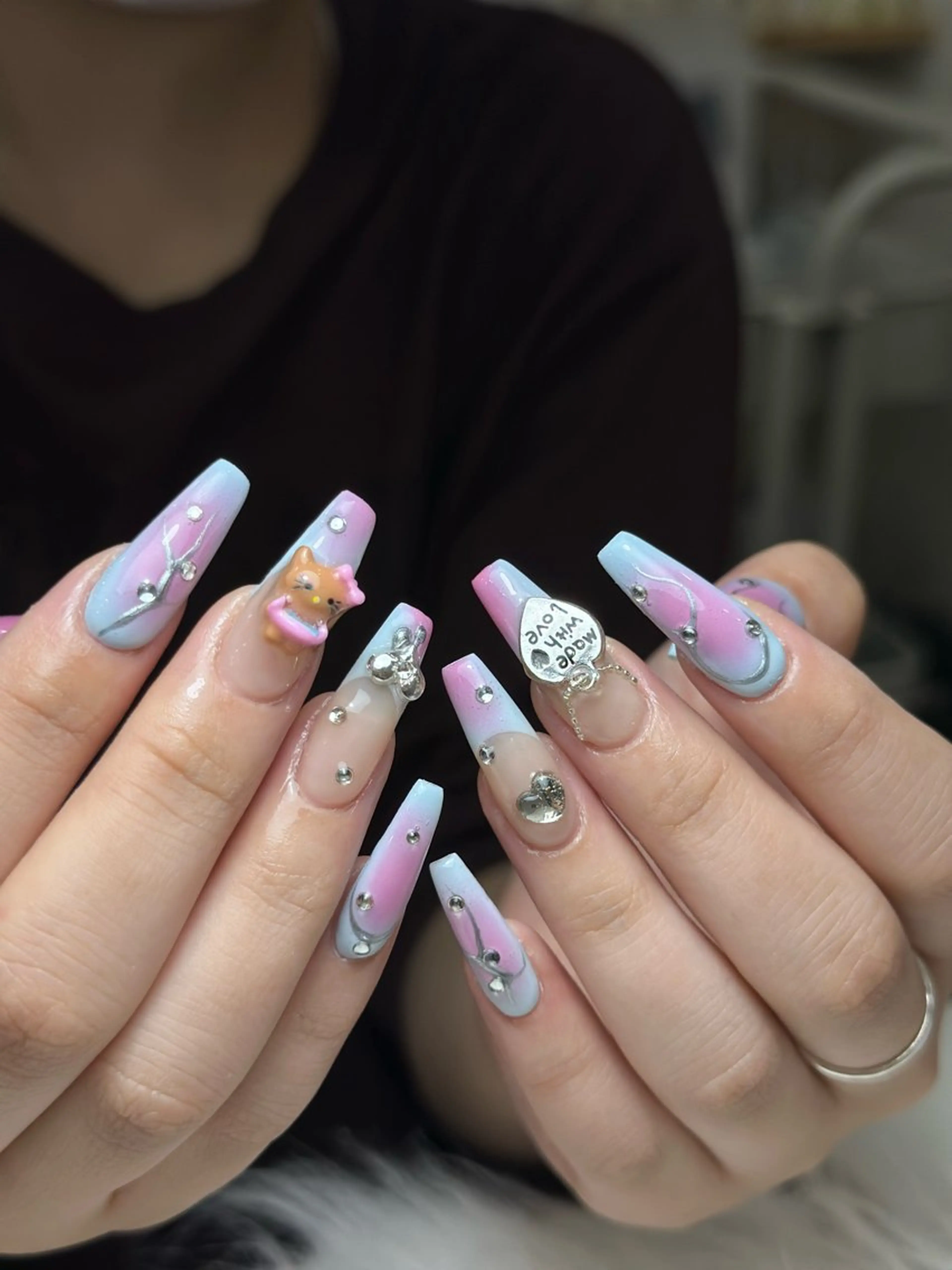 ネイル フレンチネイル グラデーション 韓国ネイル マグネットネイル シンプルネイル ハンドネイル CoMo Nail Studio所属・CoMo Nailのネイルデザイン