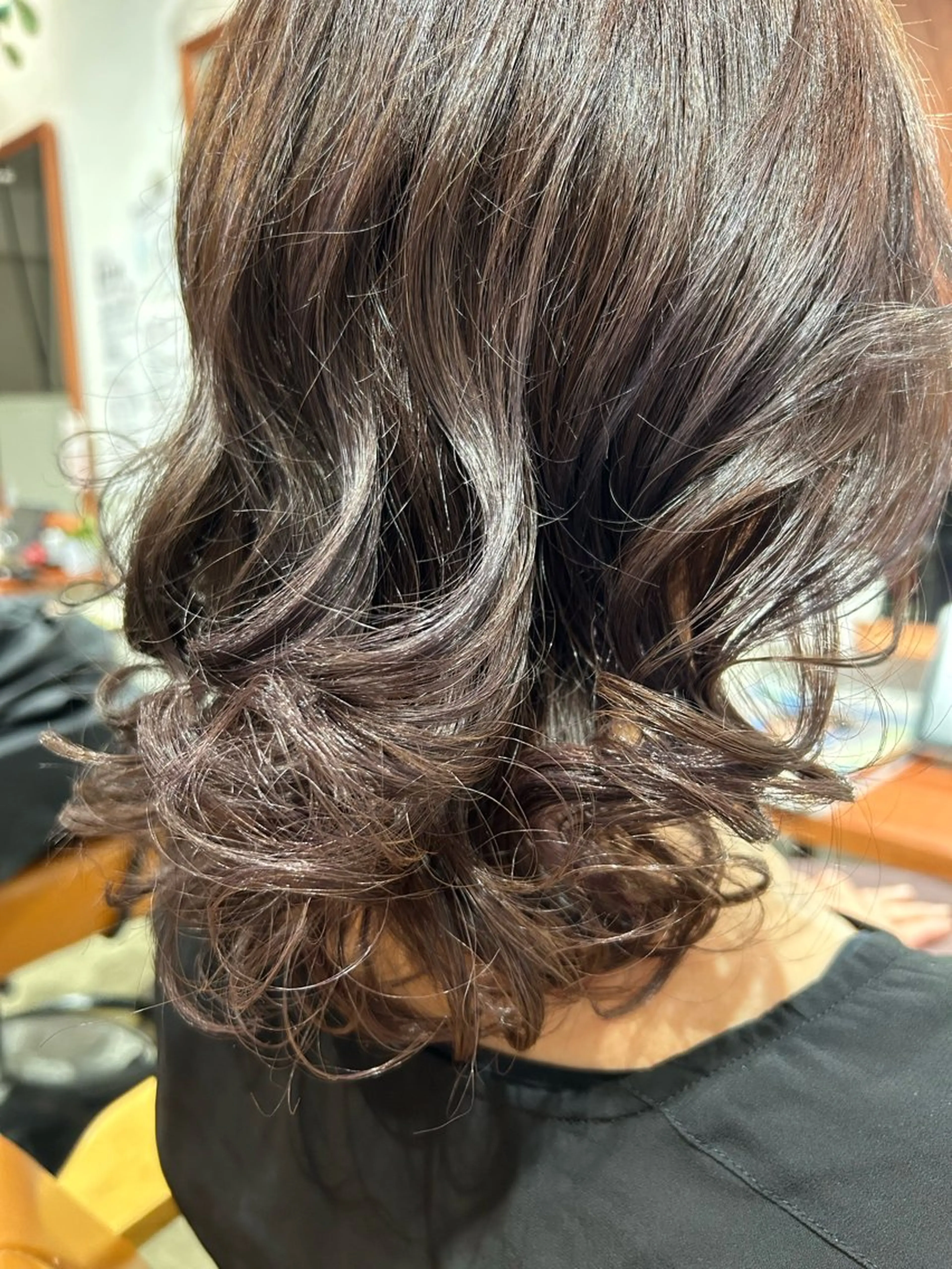 セミロング カット ヘアカラー ブルー所属・岩野 有紗のヘアスタイル