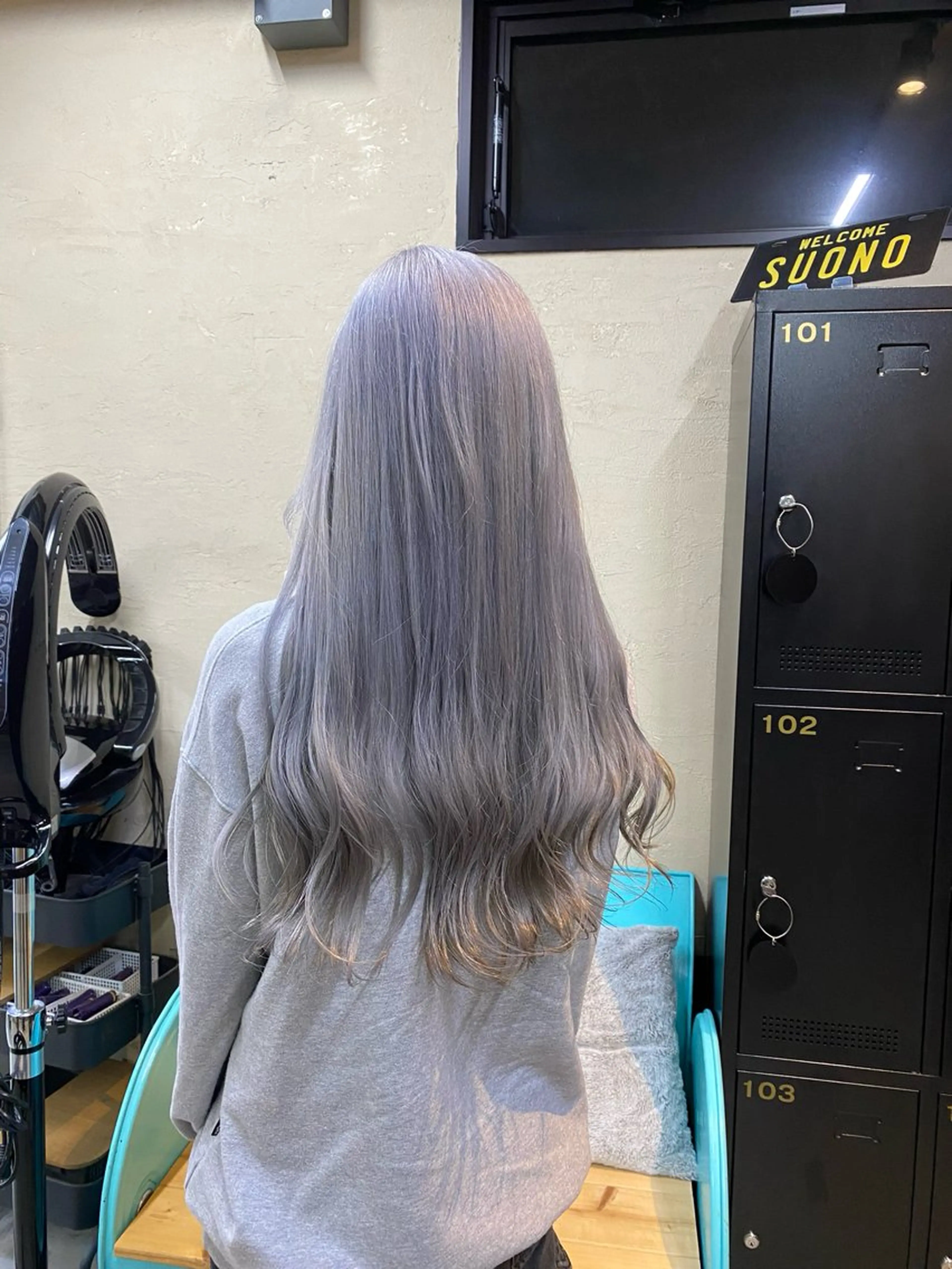 ロング カラー ブリーチ ケアブリーチ シルバー ホワイトシルバー ヘアカラー トリートメント SUONO所属・ブリーチムラ修正 /ハイトーン/青砥大のヘアスタイル