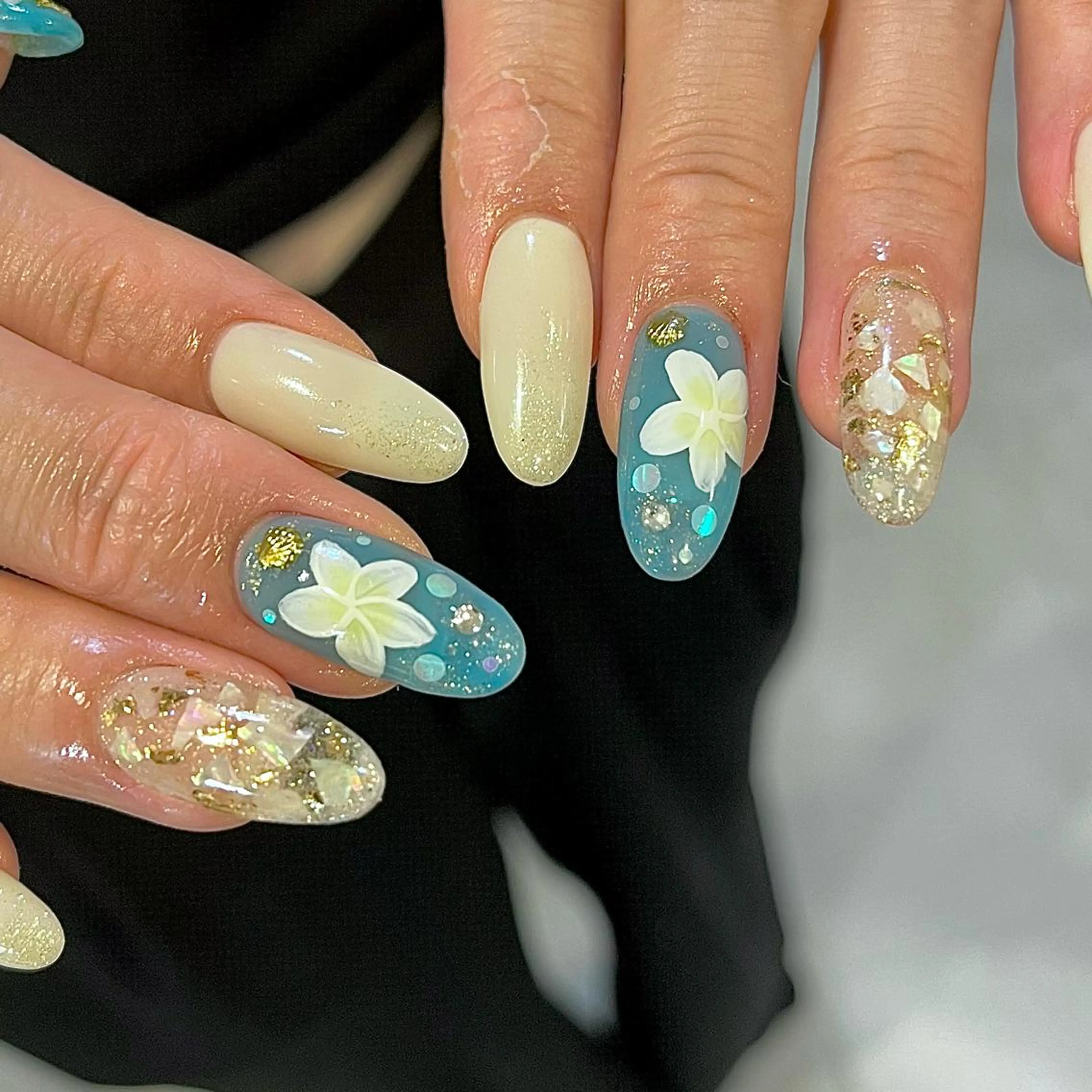 ネイル フラワーネイル グラデーション キラキラネイル 春ネイル 夏ネイル para ☀︎ sol by BECK所属・Para Sol nail　Maoのネイルデザイン