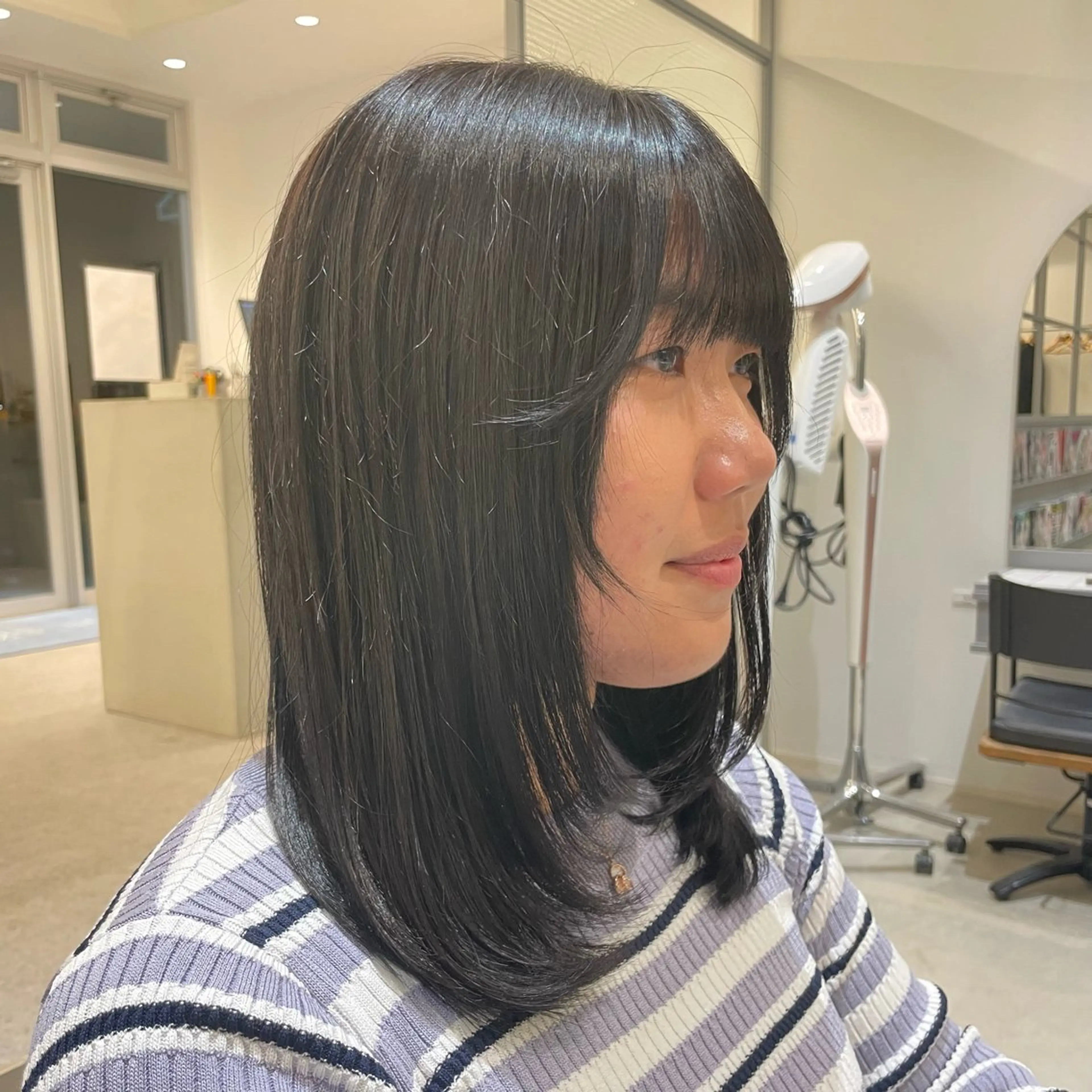 セミロング 顔まわりレイヤー レイヤーカット 松井 せりのヘアスタイル